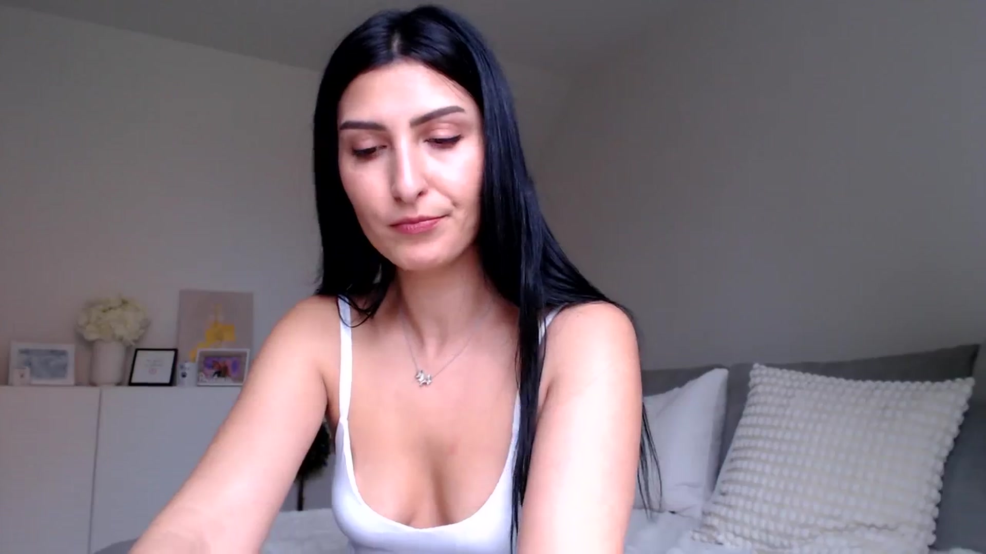 Gallery image thumbnail from LeaIson's myfreecams stream on, 04/15/2024, 13:02 image 7 of 20