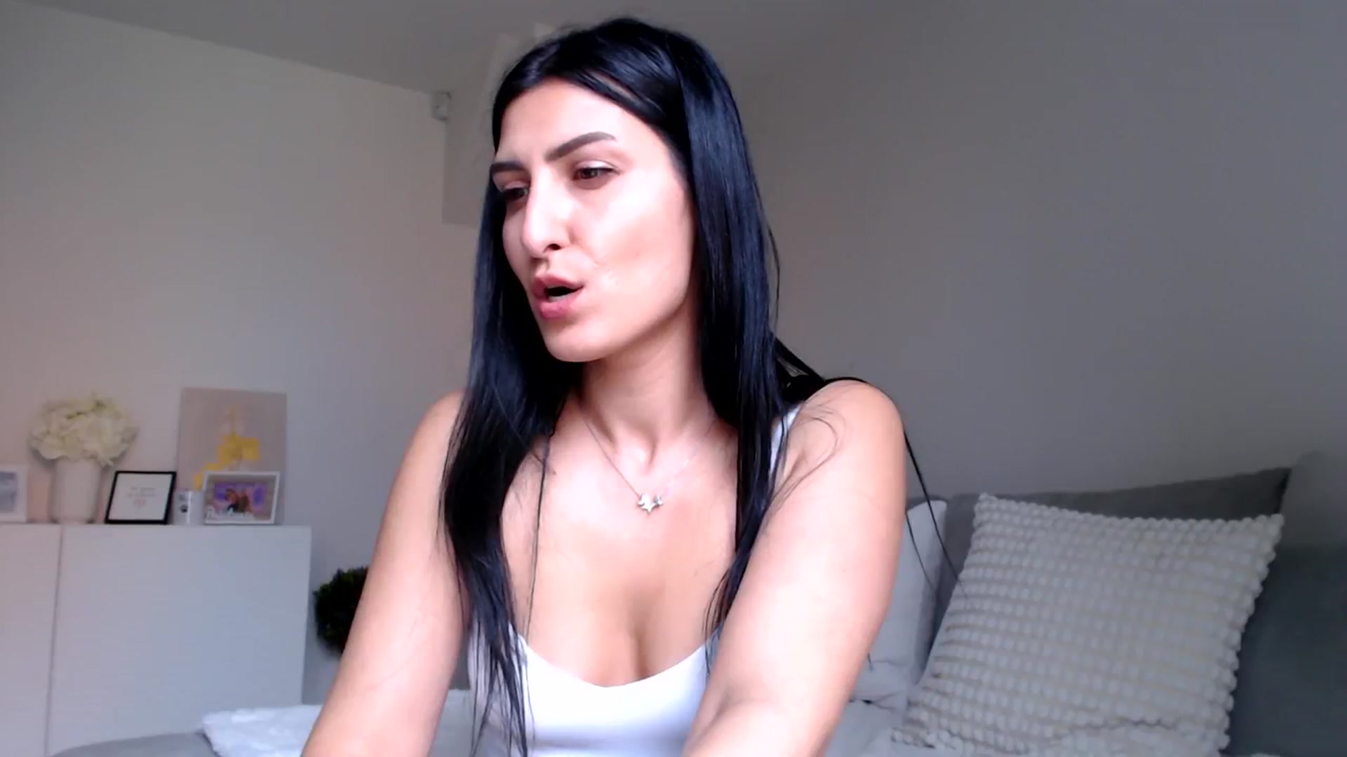Gallery image thumbnail from LeaIson's myfreecams stream on, 04/15/2024, 13:02 image 15 of 20