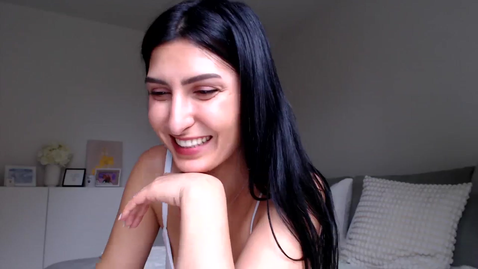 Gallery image thumbnail from LeaIson's myfreecams stream on, 04/15/2024, 13:02 image 9 of 20