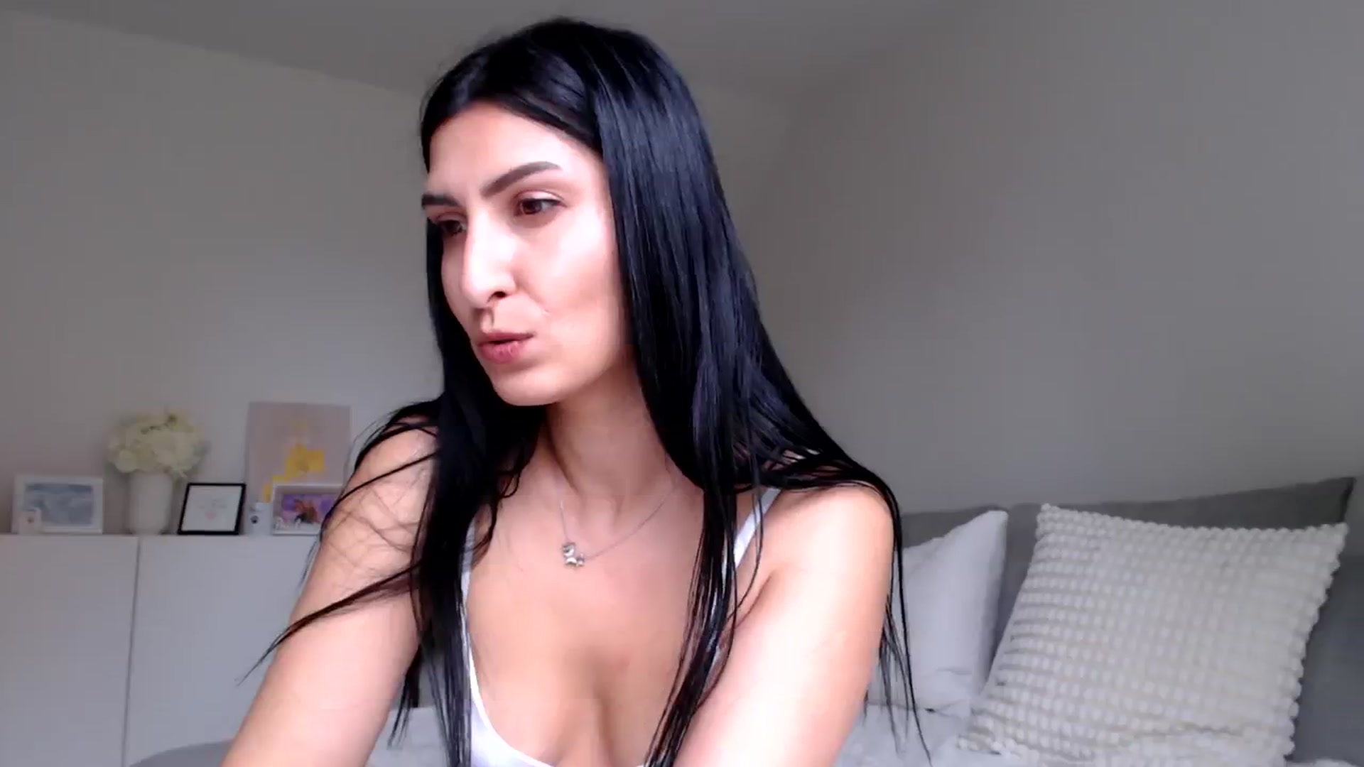 Gallery image thumbnail from LeaIson's myfreecams stream on, 04/15/2024, 13:02 image 8 of 20