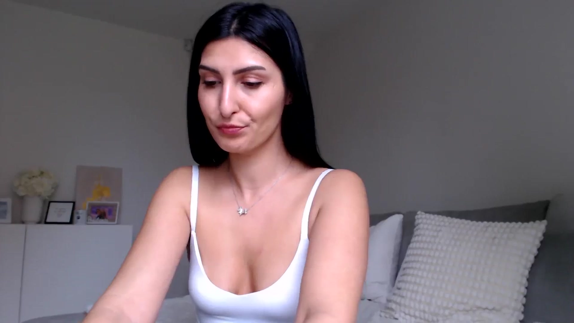 Gallery image thumbnail from LeaIson's myfreecams stream on, 04/15/2024, 13:02 image 11 of 20