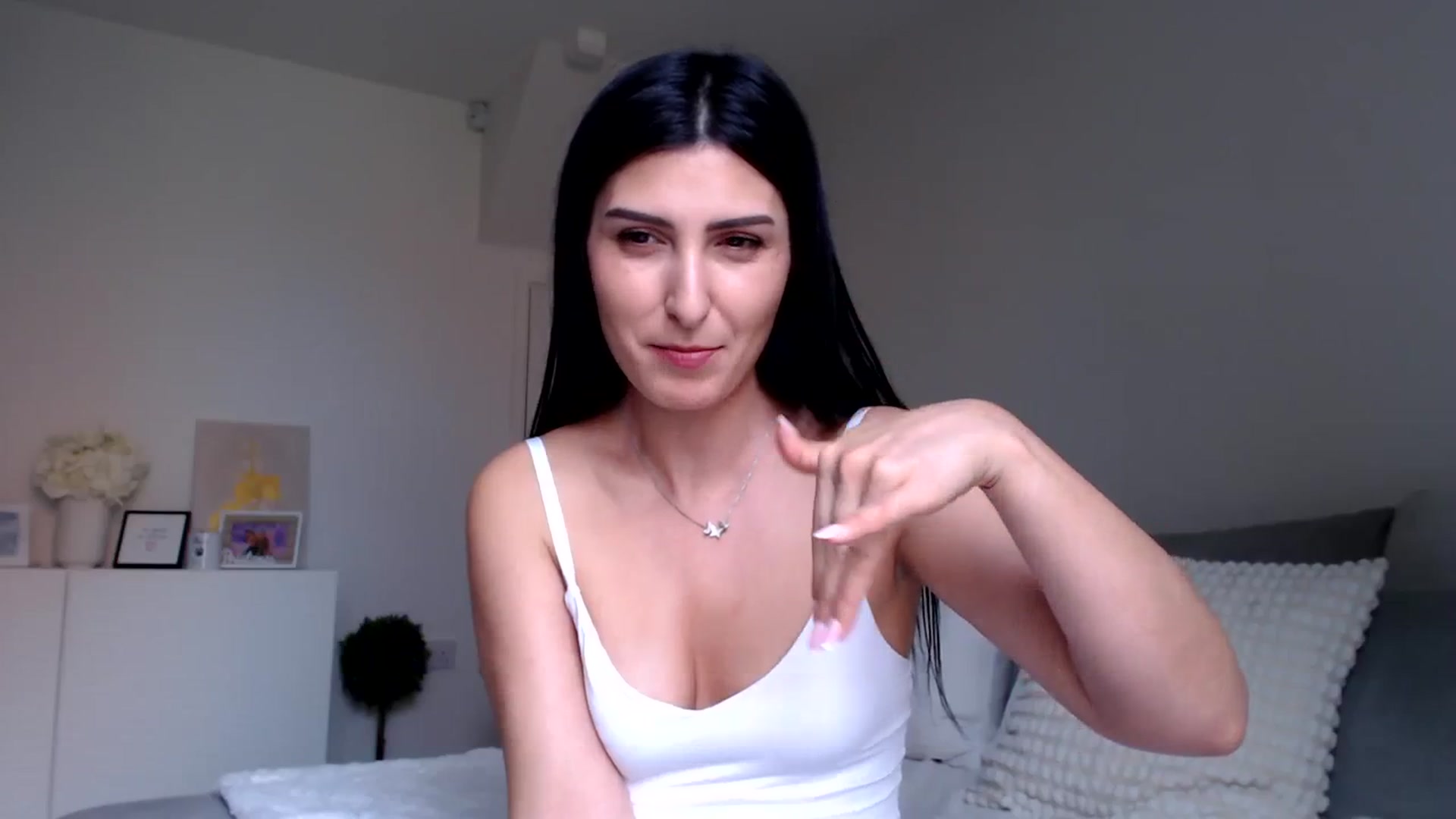 Gallery image thumbnail from LeaIson's myfreecams stream on, 04/15/2024, 13:02 image 17 of 20