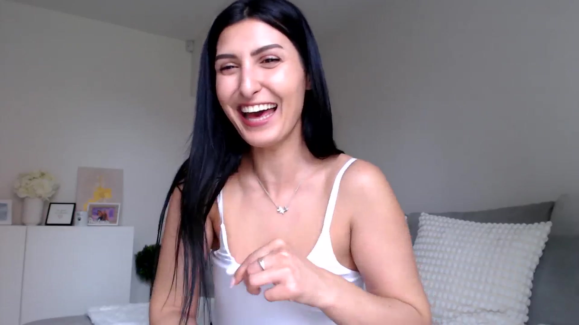 Gallery image thumbnail from LeaIson's myfreecams stream on, 04/15/2024, 13:02 image 14 of 20
