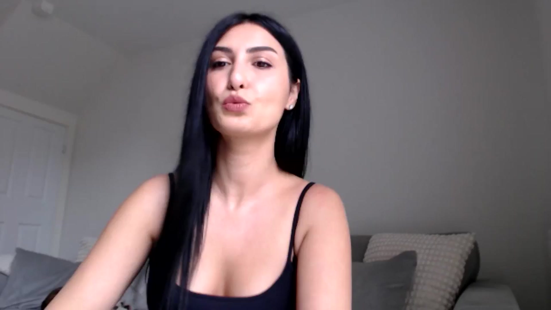 Gallery image thumbnail from LeaIson's myfreecams stream on, 05/02/2024, 09:03 image 18 of 20
