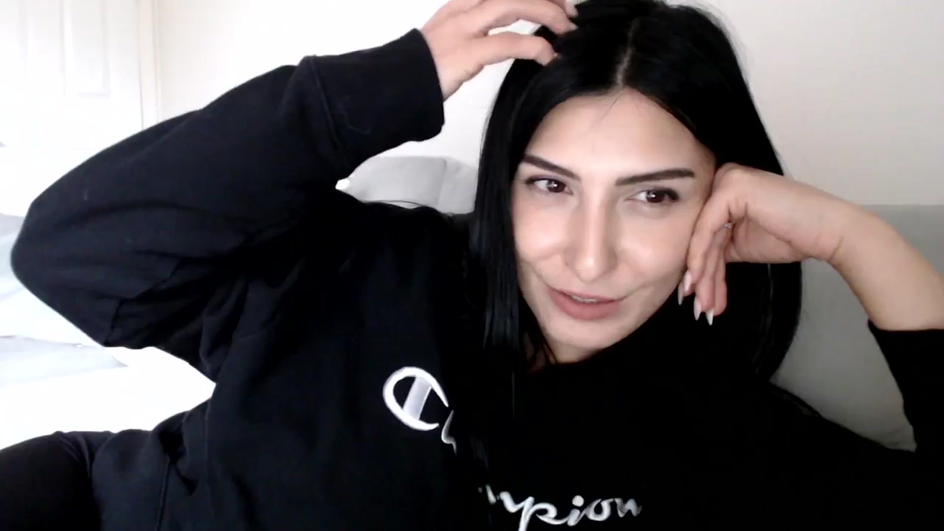 Gallery image thumbnail from LeaIson's myfreecams stream on, 05/16/2024, 12:16 image 11 of 20