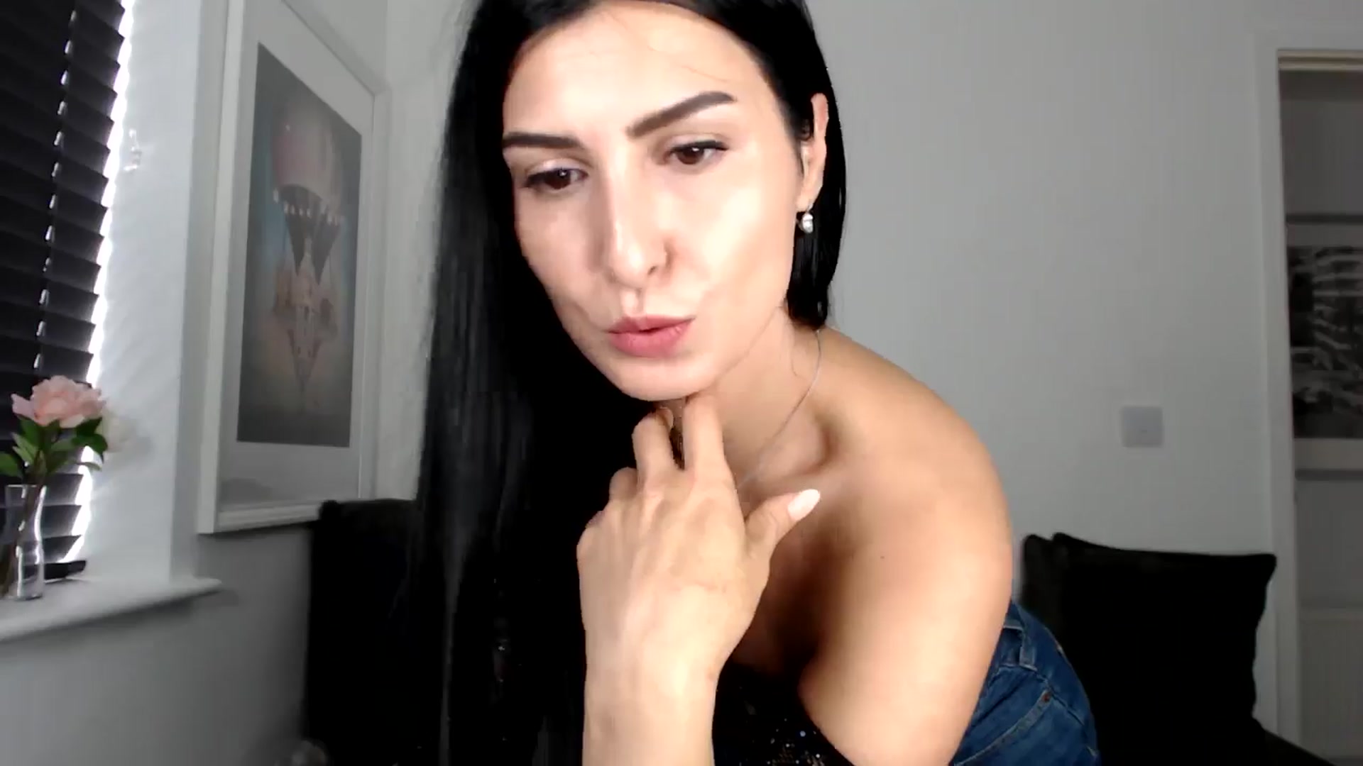 Gallery image thumbnail from LeaIson's myfreecams stream on, 05/17/2024, 09:14 image 4 of 20