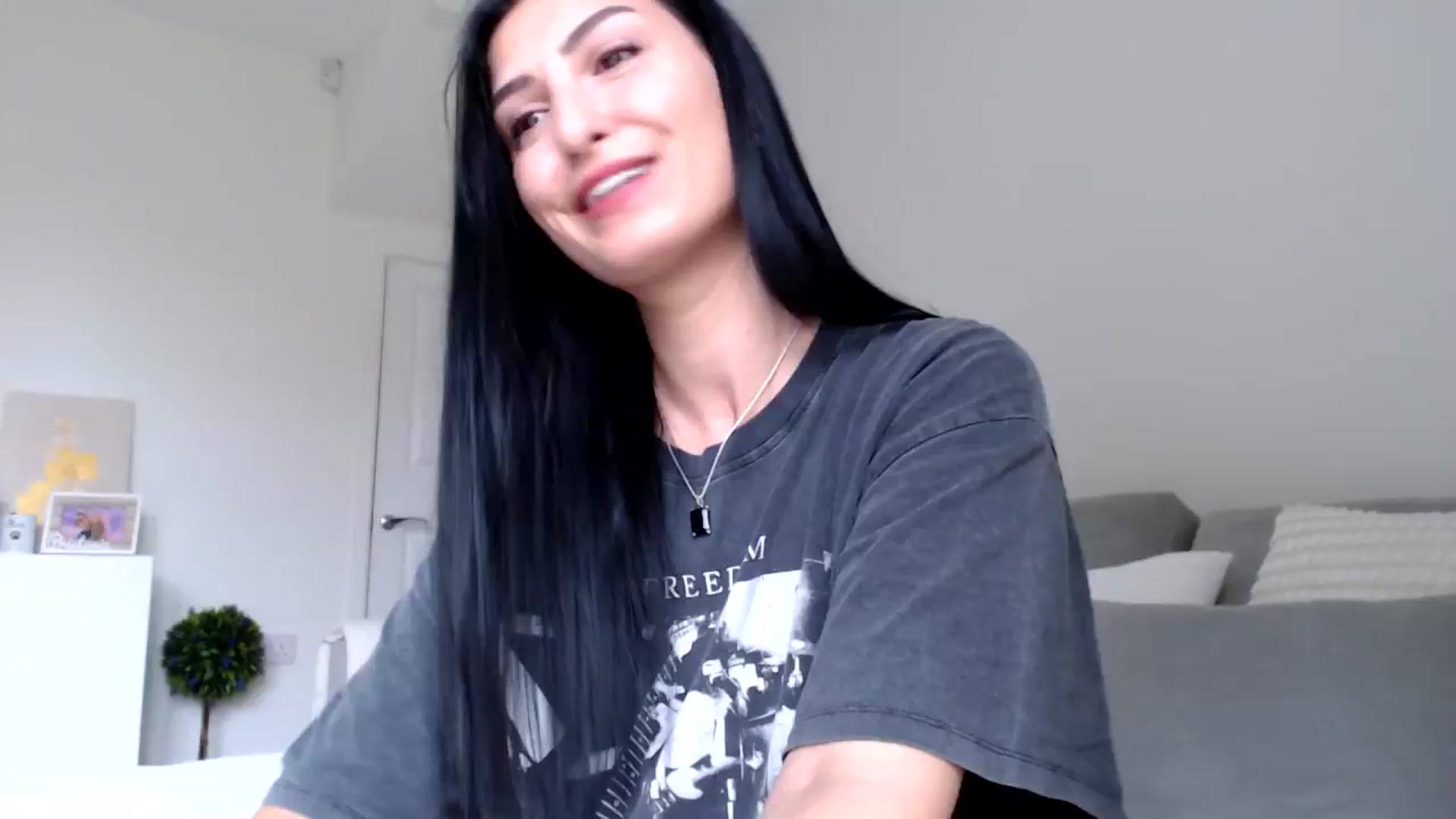 Gallery image thumbnail from LeaIson's myfreecams stream on, 05/24/2024, 09:10 image 7 of 20