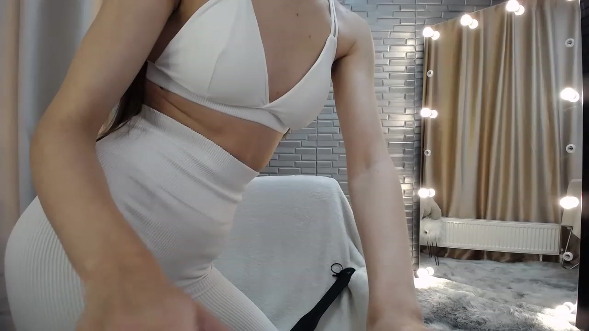 Gallery image thumbnail from Lea_Lexis's myfreecams stream on, 11/14/2022, 14:18 image 11 of 20