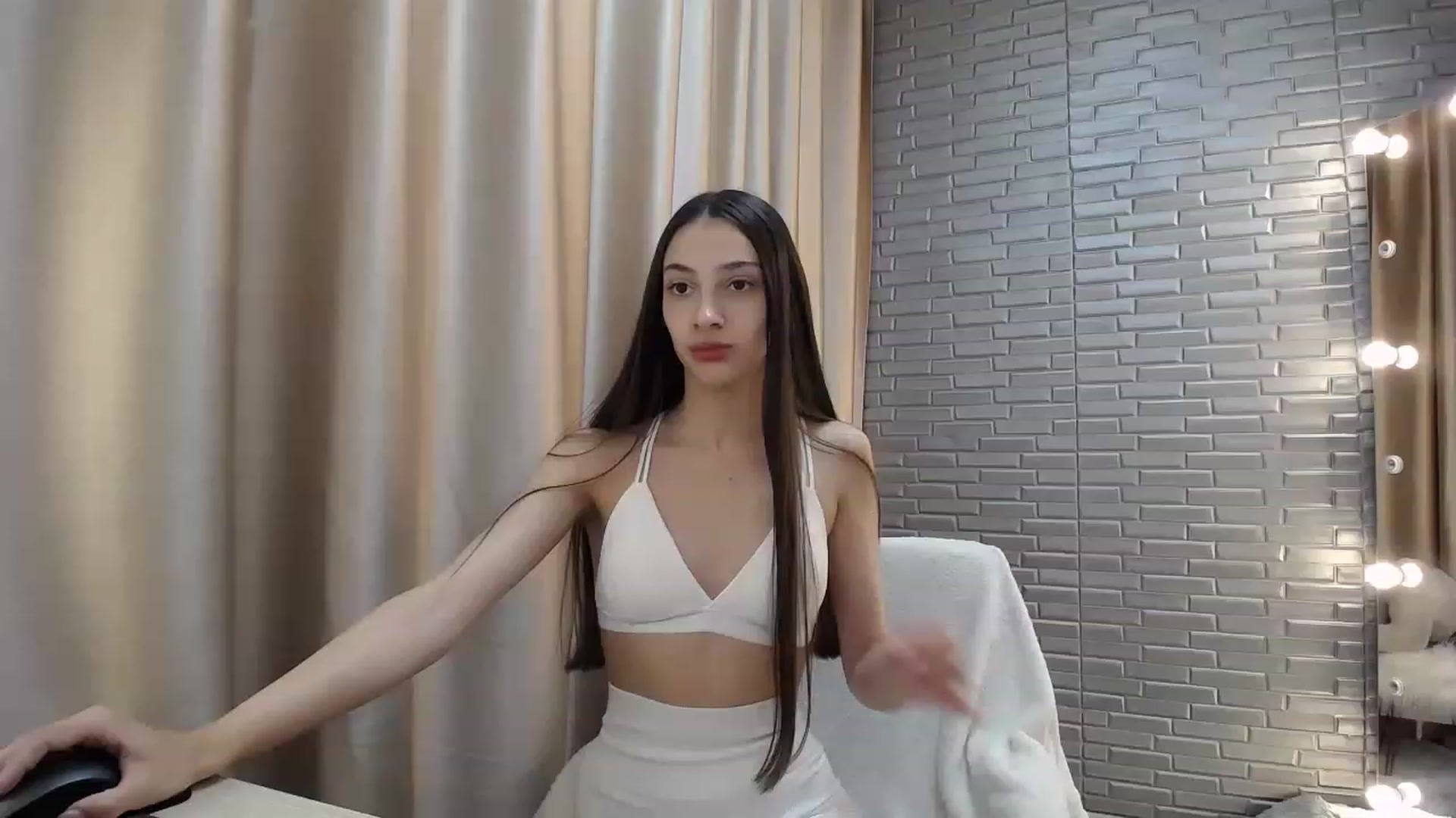 Gallery image thumbnail from Lea_Lexis's myfreecams stream on, 11/14/2022, 14:45 image 13 of 20
