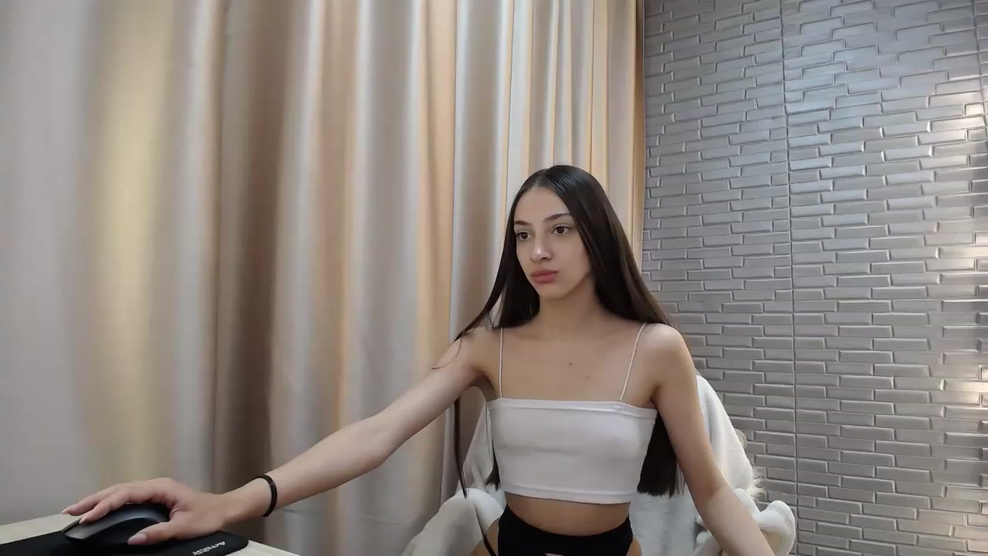 Gallery image thumbnail from Lea_Lexis's myfreecams stream on, 11/15/2022, 11:12 image 9 of 20