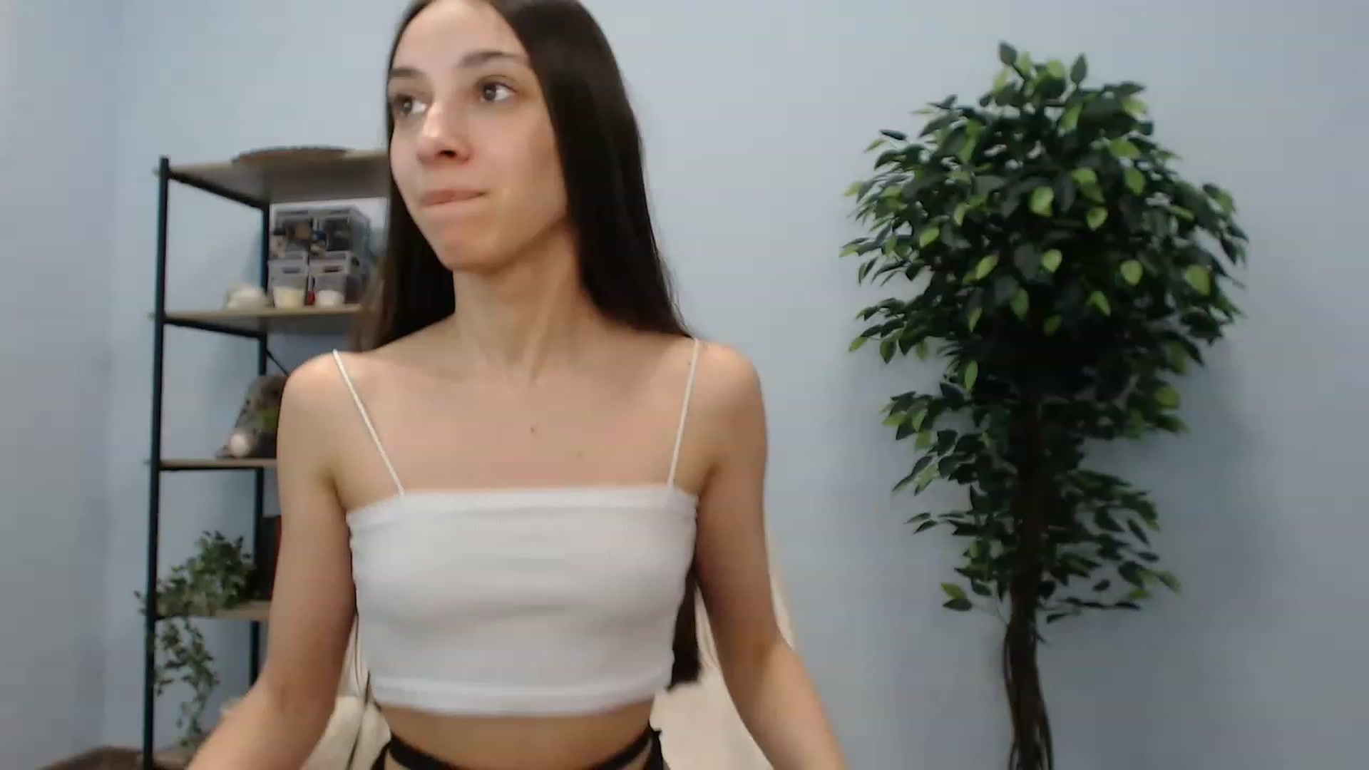 Gallery image thumbnail from Lea_Lexis's myfreecams stream on, 11/18/2022, 14:20 image 16 of 20