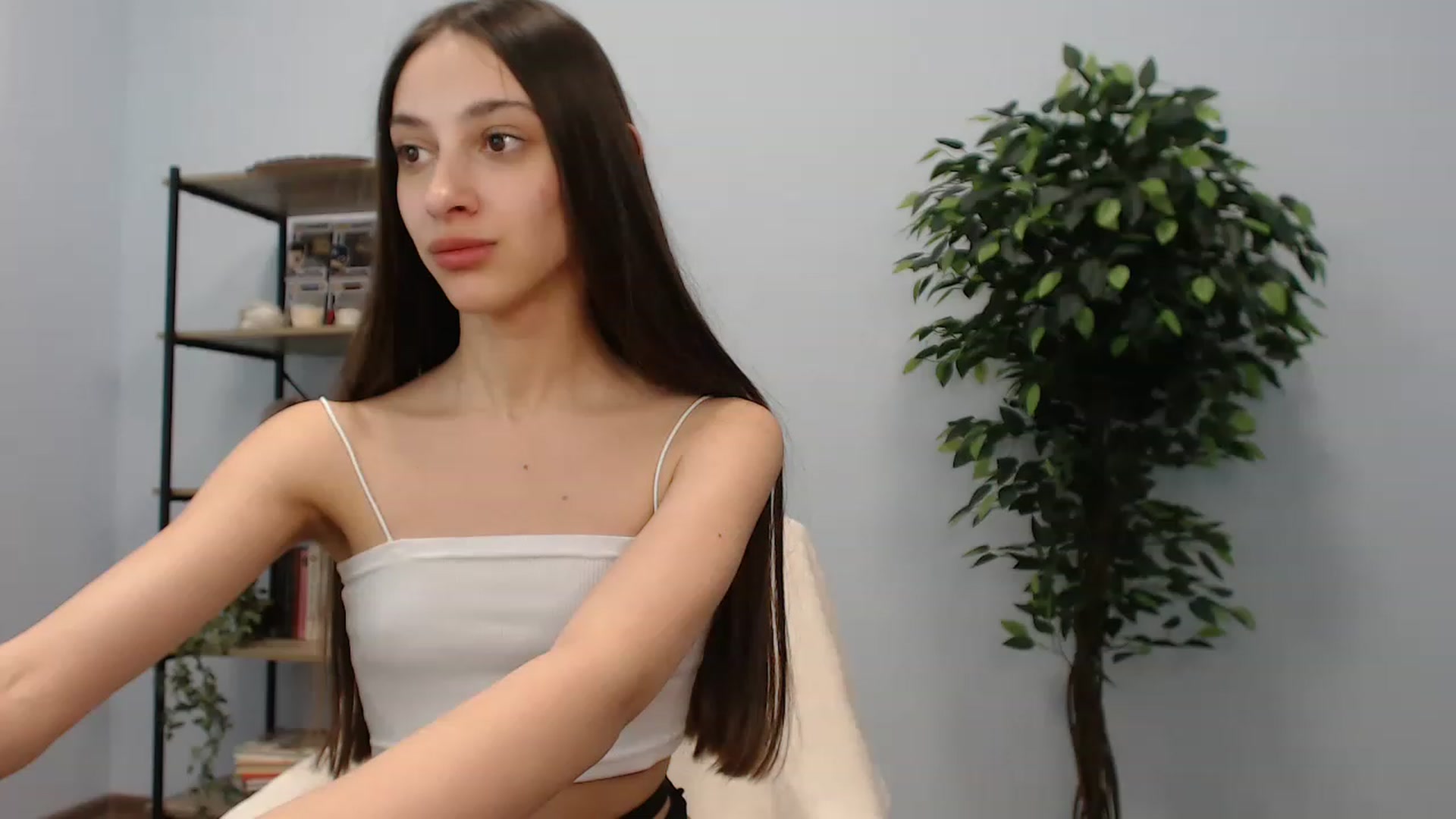 Gallery image thumbnail from Lea_Lexis's myfreecams stream on, 11/18/2022, 14:20 image 17 of 20