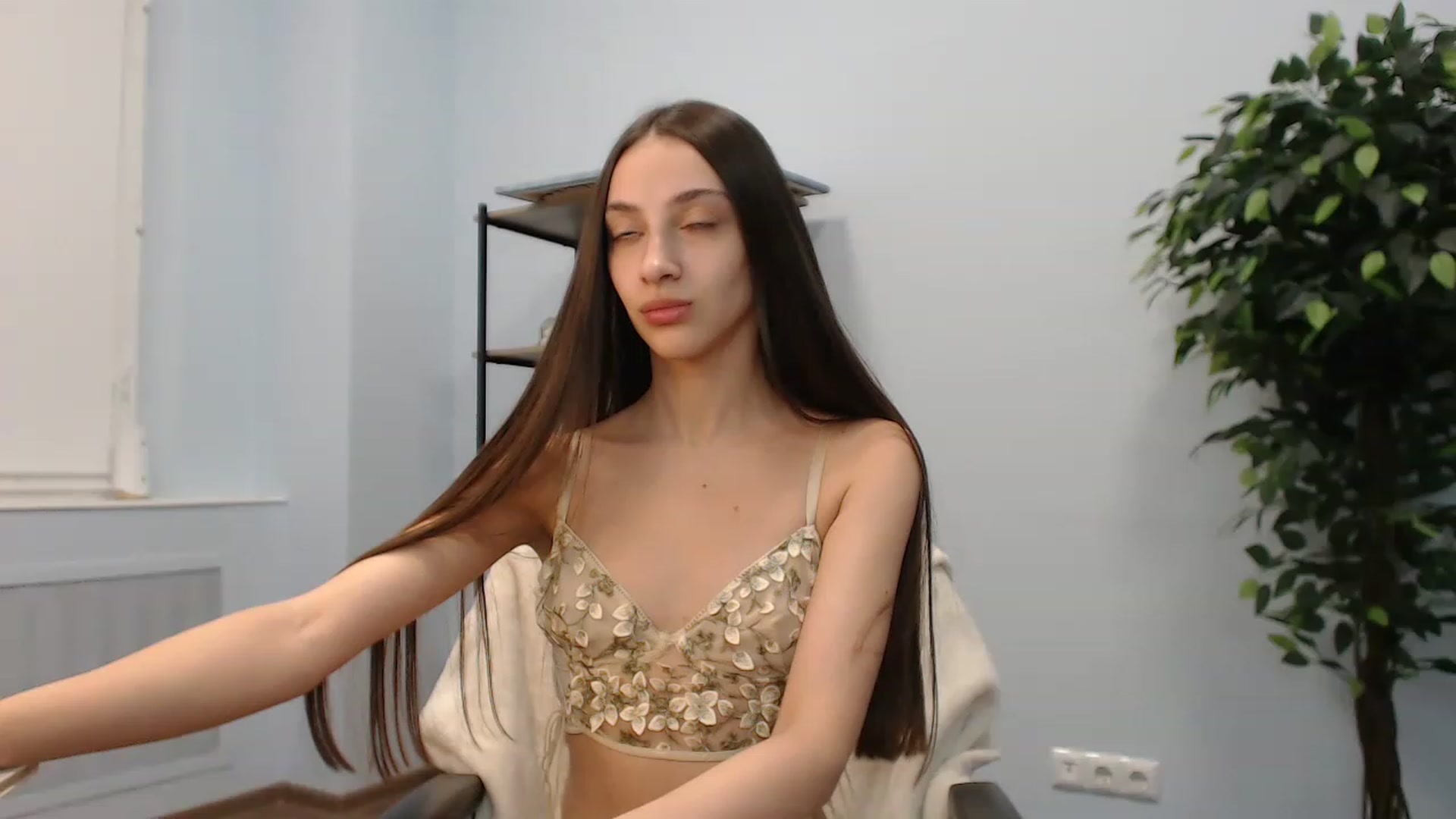 Gallery image thumbnail from Lea_Lexis's myfreecams stream on, 11/23/2022, 17:51 image 15 of 20