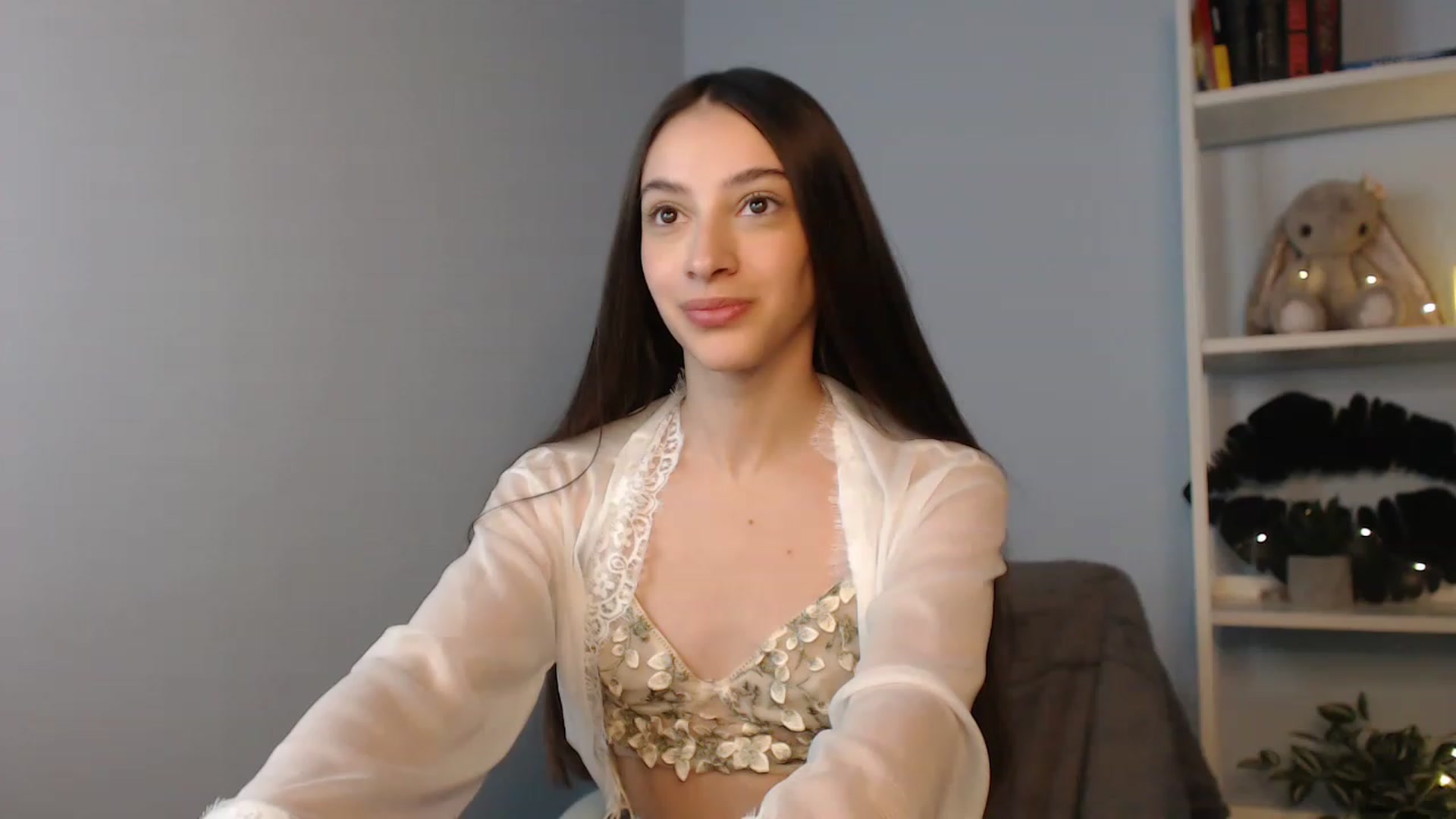 Gallery image thumbnail from Lea_Lexis's myfreecams stream on, 12/04/2022, 14:08 image 12 of 20