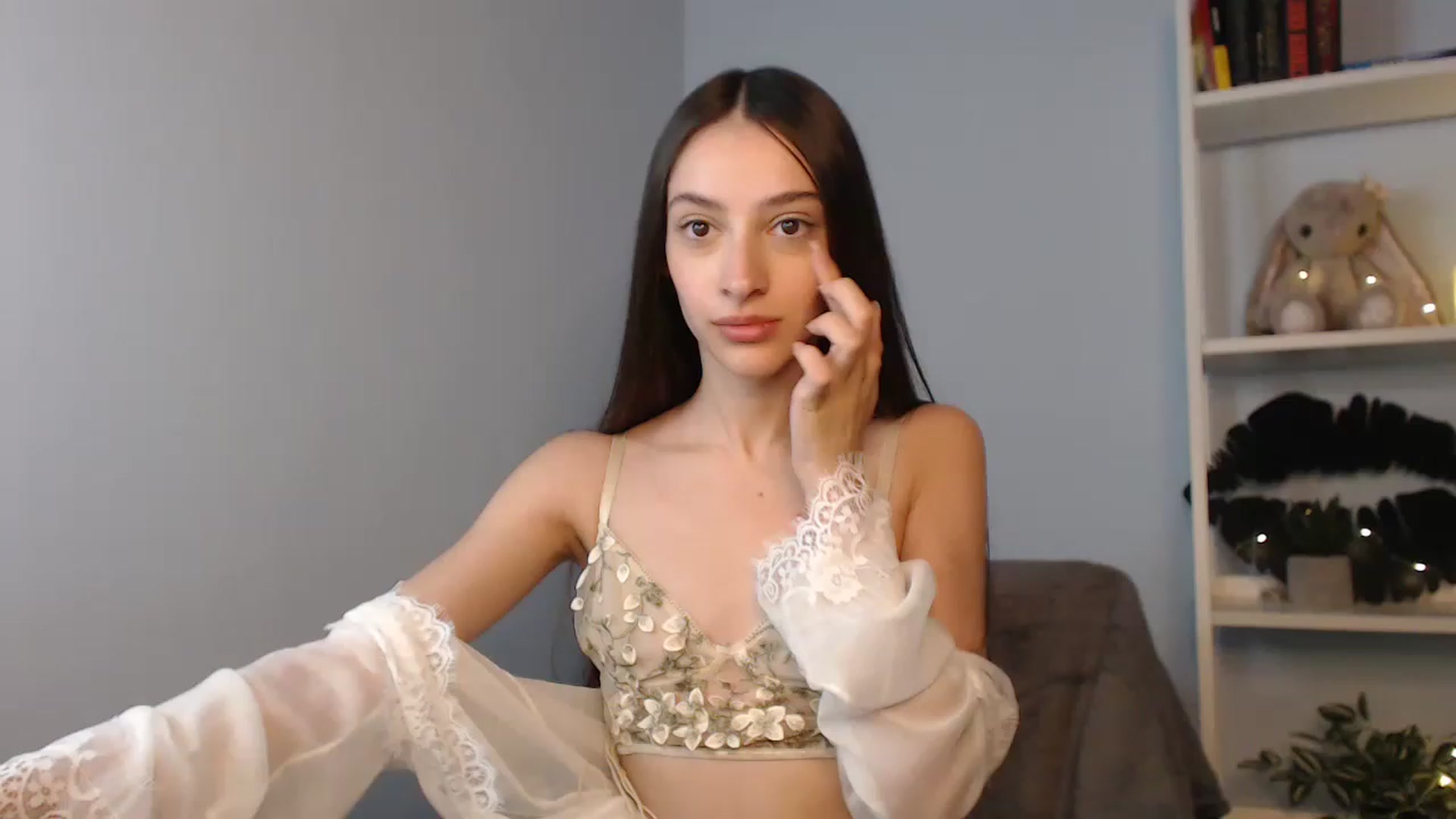 Gallery image thumbnail from Lea_Lexis's myfreecams stream on, 12/04/2022, 14:08 image 19 of 20