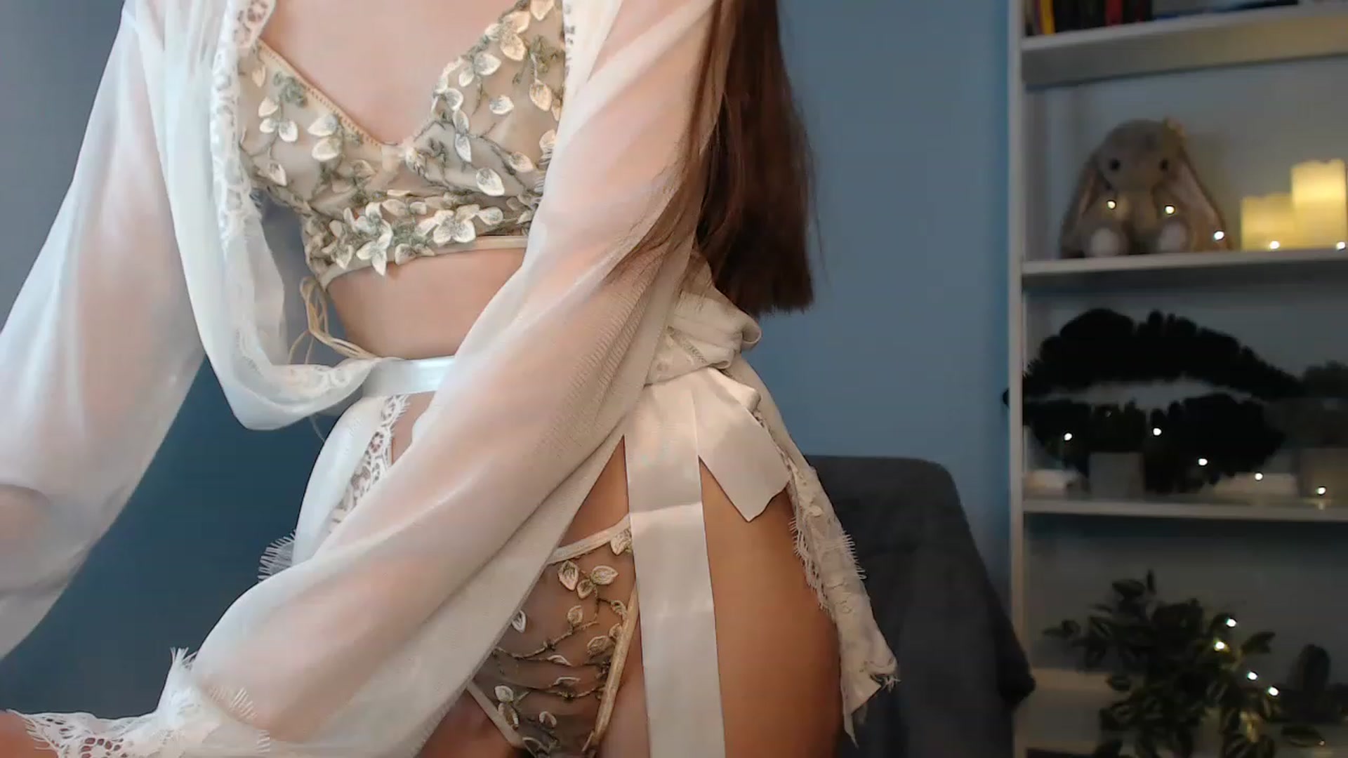 Gallery image thumbnail from Lea_Lexis's myfreecams stream on, 12/04/2022, 14:08 image 10 of 20