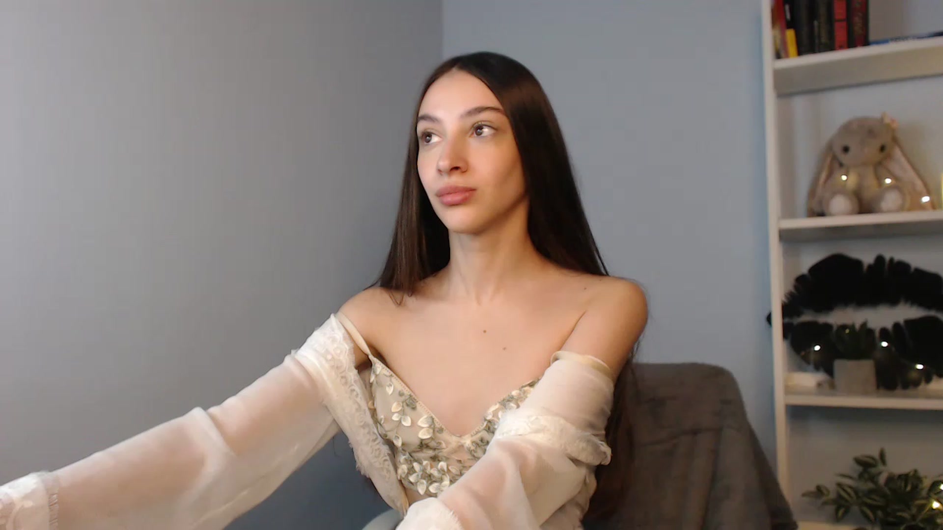 Gallery image thumbnail from Lea_Lexis's myfreecams stream on, 12/04/2022, 14:08 image 15 of 20