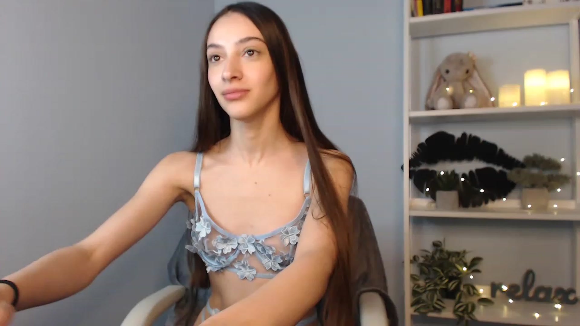 Gallery image thumbnail from Lea_Lexis's myfreecams stream on, 12/05/2022, 15:39 image 3 of 20