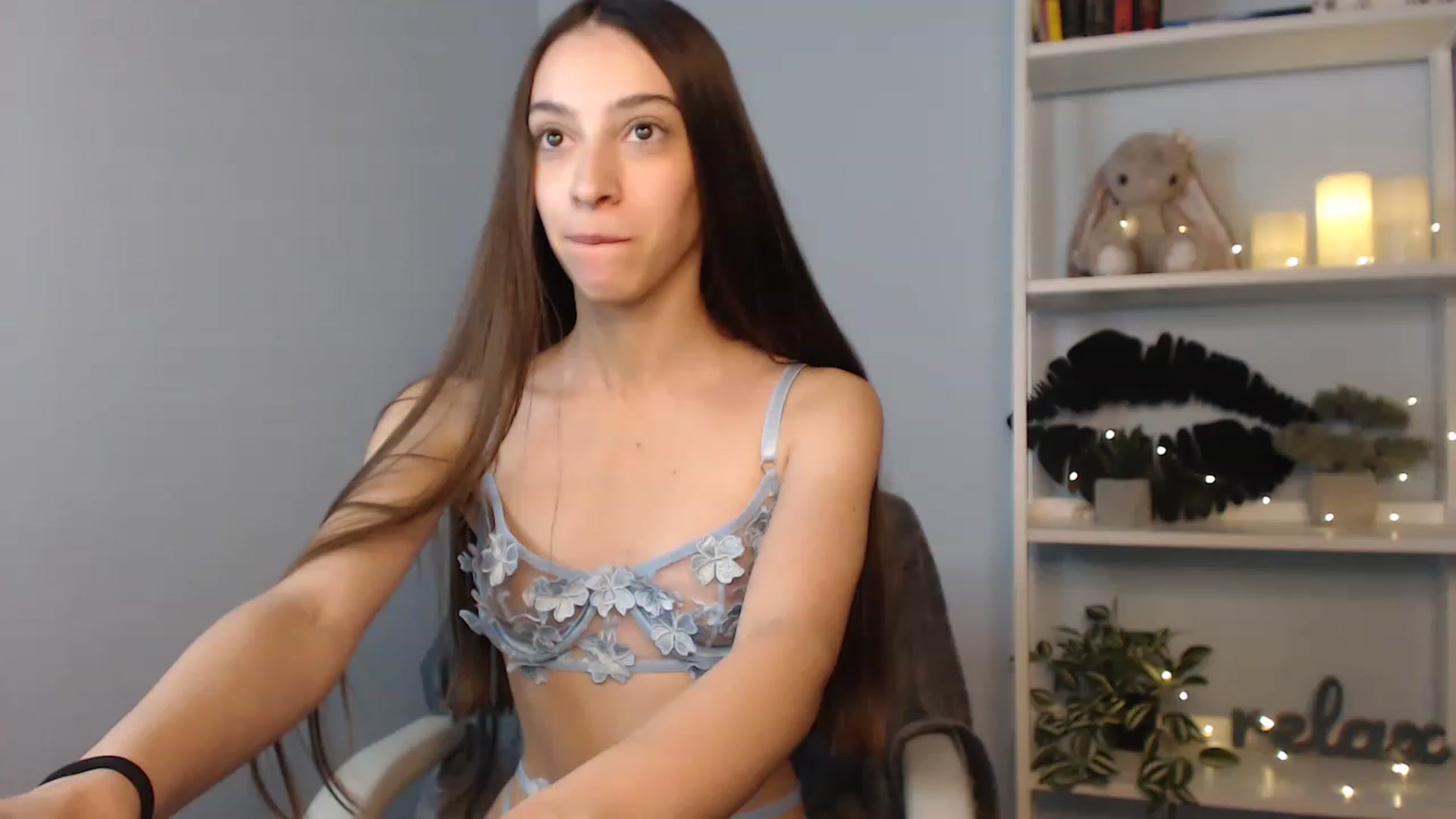 Gallery image thumbnail from Lea_Lexis's myfreecams stream on, 12/05/2022, 15:39 image 1 of 20