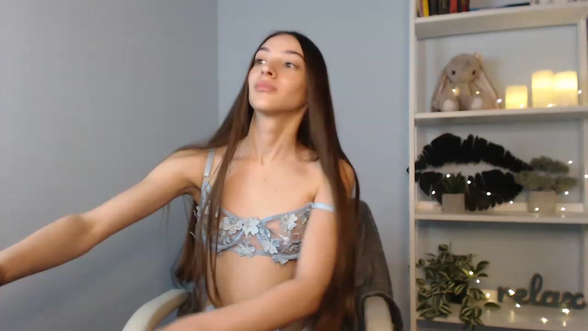 Gallery image thumbnail from Lea_Lexis's myfreecams stream on, 12/05/2022, 15:39 image 9 of 20