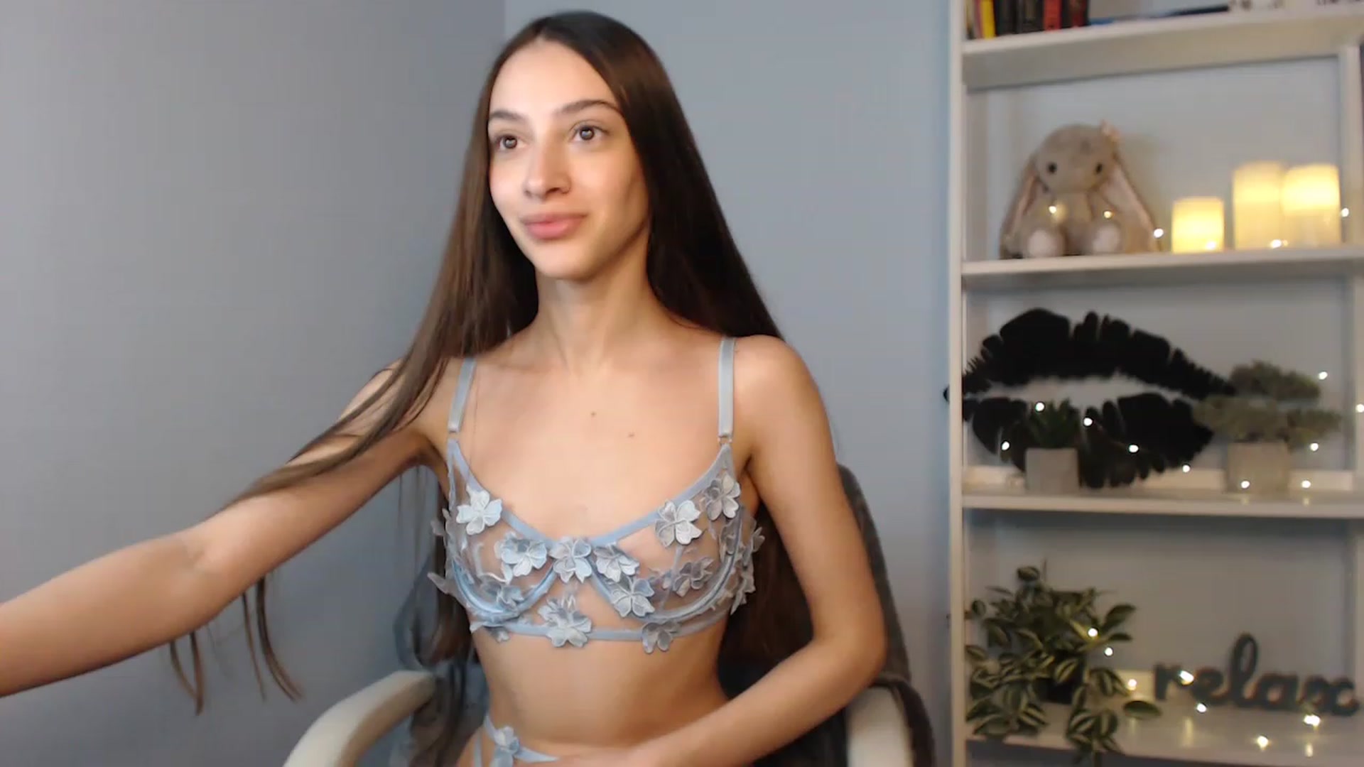 Gallery image thumbnail from Lea_Lexis's myfreecams stream on, 12/05/2022, 15:39 image 2 of 20