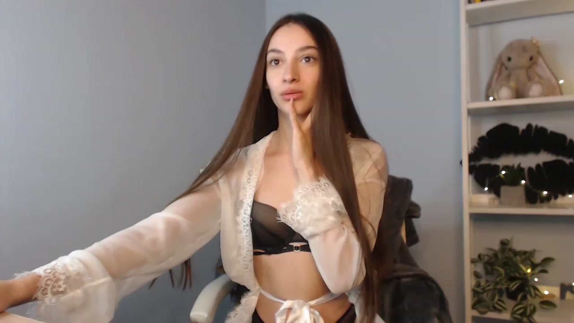 Gallery image thumbnail from Lea_Lexis's myfreecams stream on, 12/06/2022, 14:01 image 9 of 20