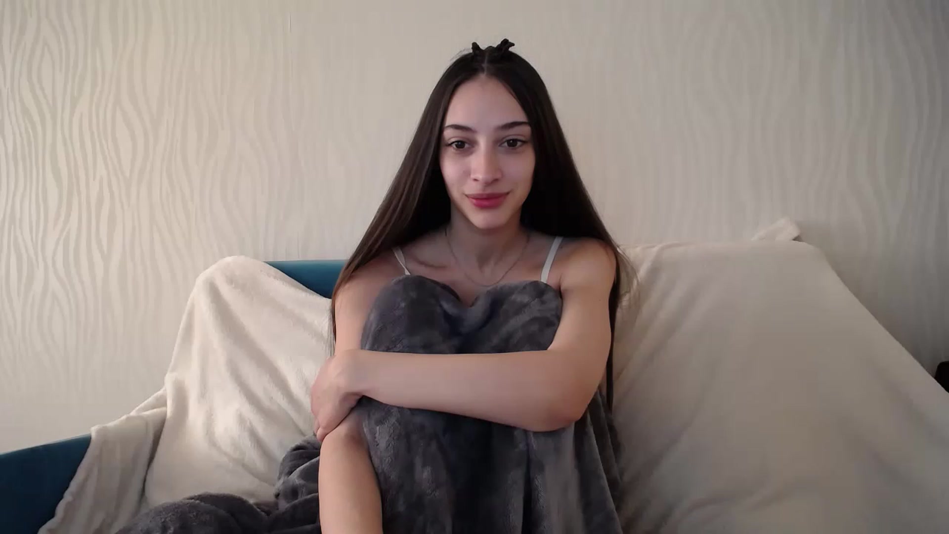 Gallery image thumbnail from Lea_Lexis's myfreecams stream on, 12/21/2022, 10:52 image 19 of 20