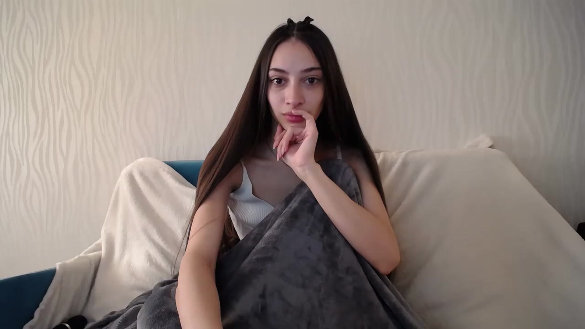 Gallery image thumbnail from Lea_Lexis's myfreecams stream on, 12/21/2022, 10:52 image 8 of 20