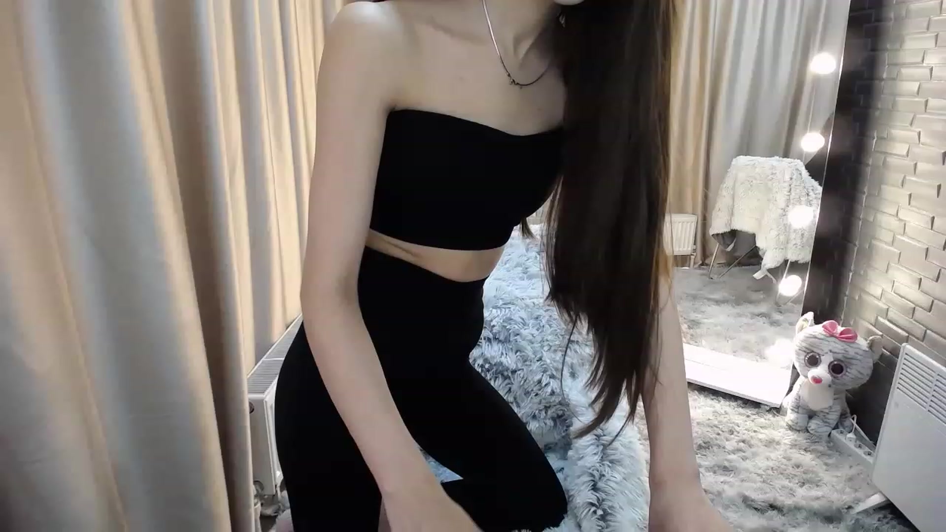 Gallery image thumbnail from Lea_Lexis's myfreecams stream on, 02/17/2023, 11:17 image 1 of 20