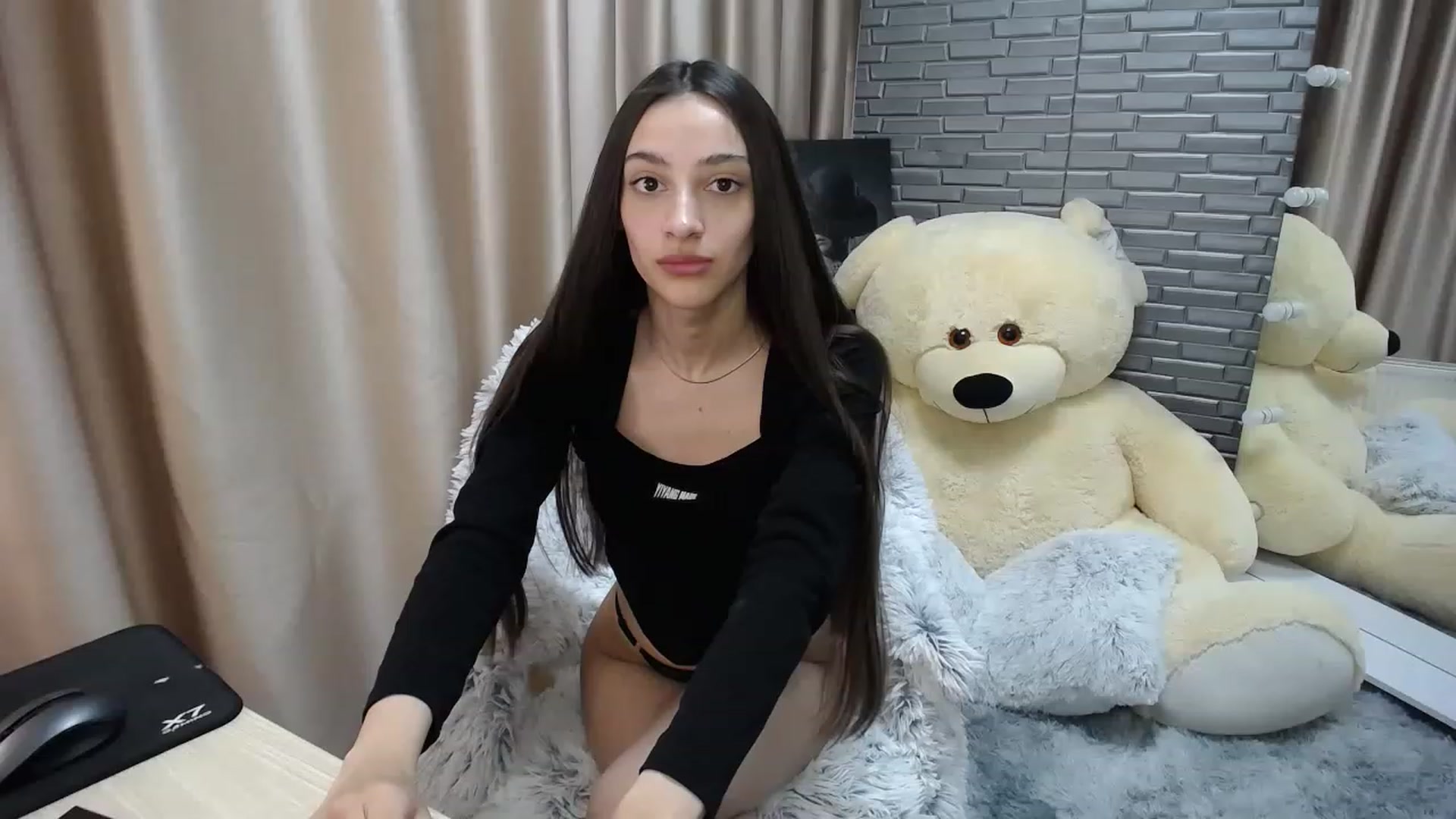Gallery image thumbnail from Lea_Lexis's myfreecams stream on, 02/22/2023, 12:27 image 7 of 20
