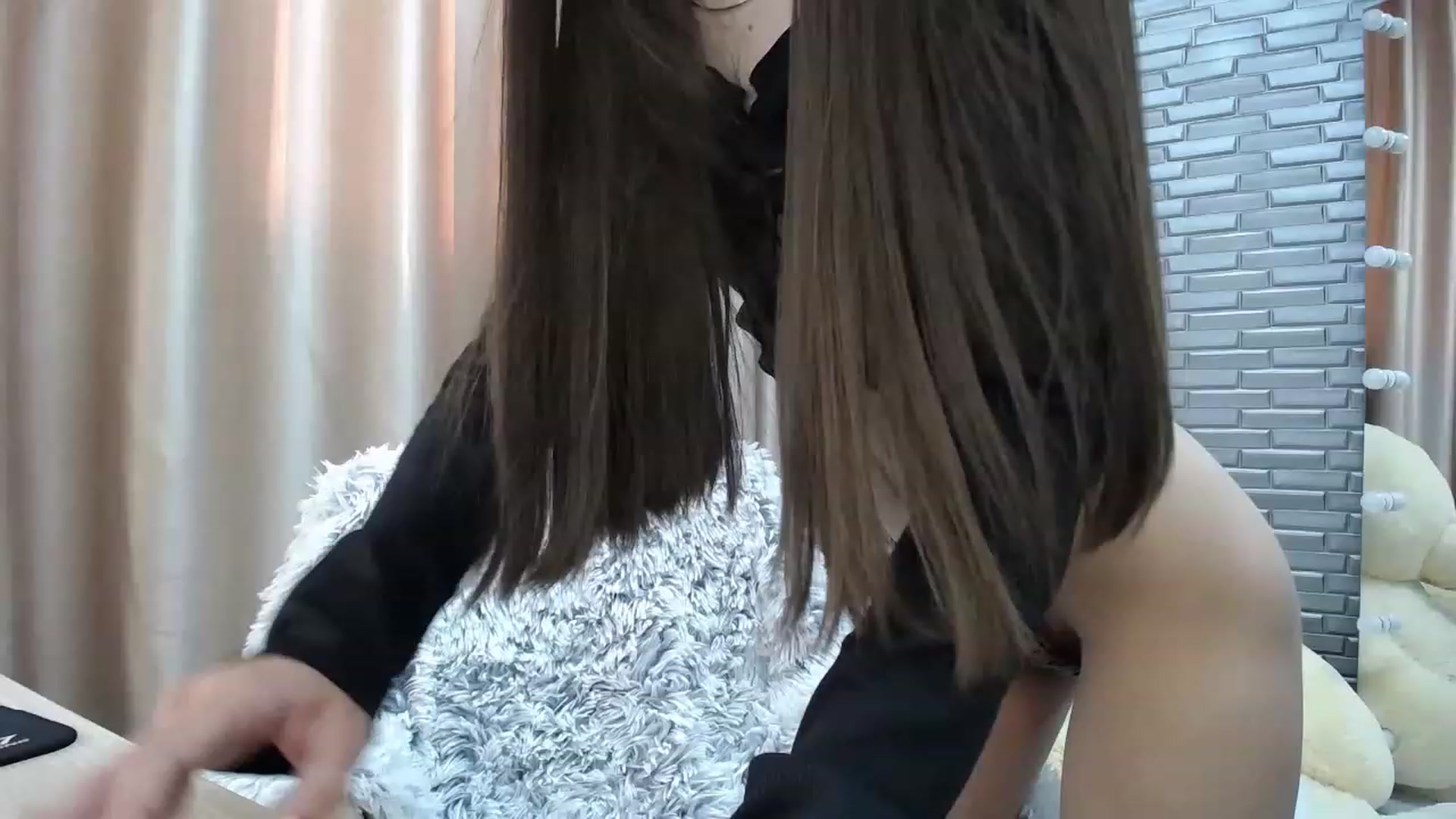 Gallery image thumbnail from Lea_Lexis's myfreecams stream on, 03/05/2023, 12:34 image 4 of 20