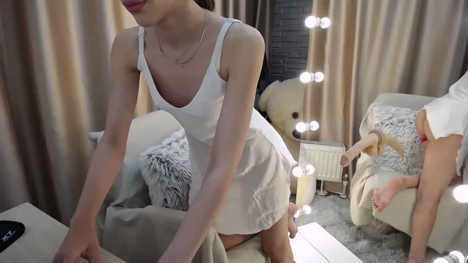 Gallery image thumbnail from Lea_Lexis's myfreecams stream on, 04/03/2023, 12:53 image 4 of 20