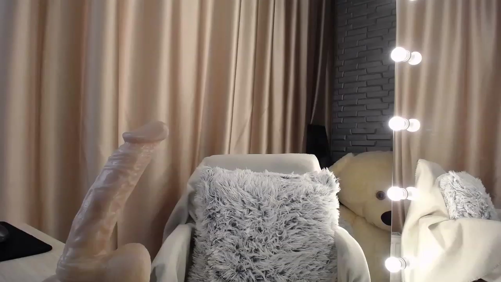 Gallery image thumbnail from Lea_Lexis's myfreecams stream on, 04/14/2023, 13:22 image 20 of 20
