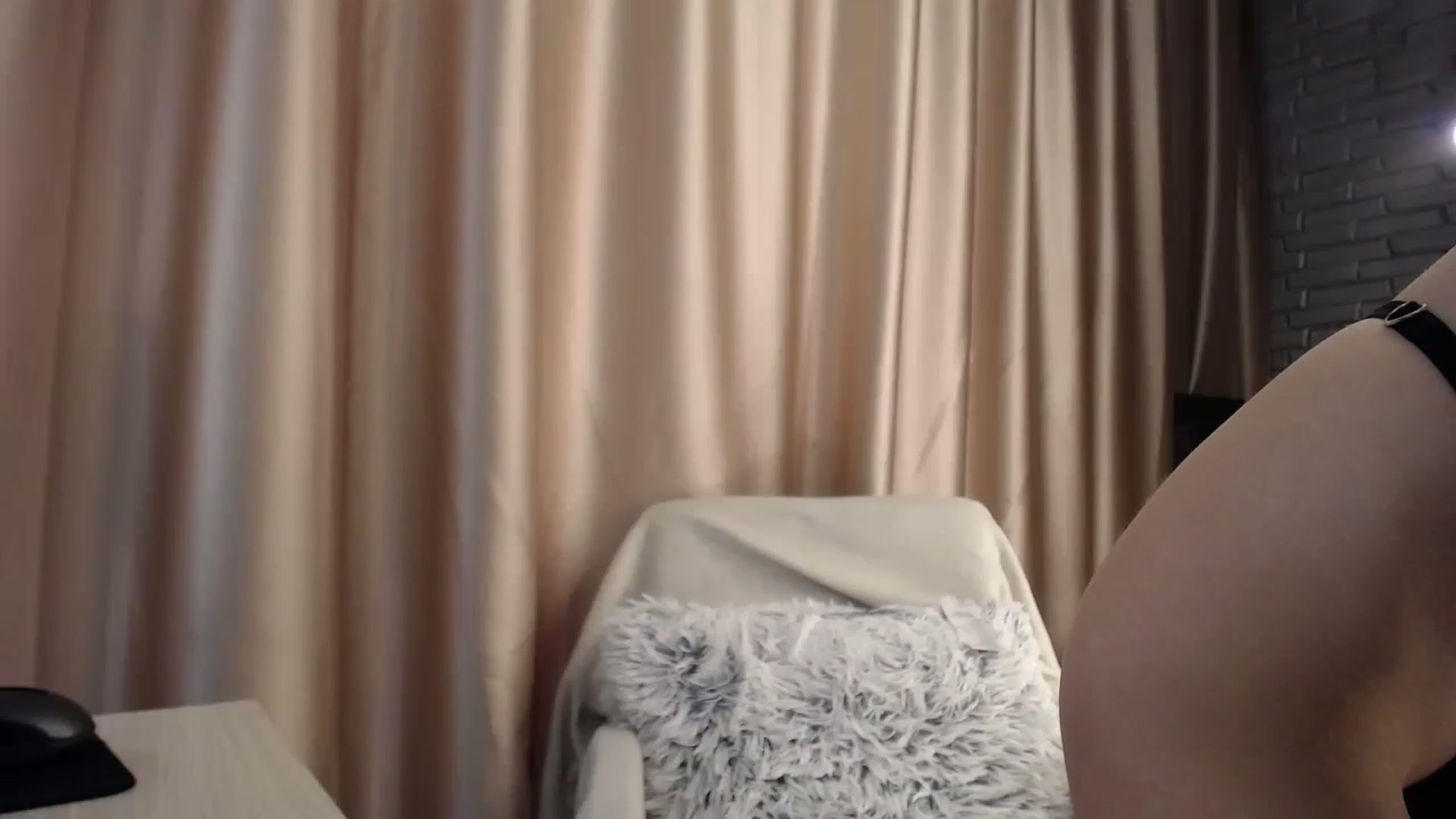 Gallery image thumbnail from Lea_Lexis's myfreecams stream on, 04/16/2023, 10:29 image 14 of 20