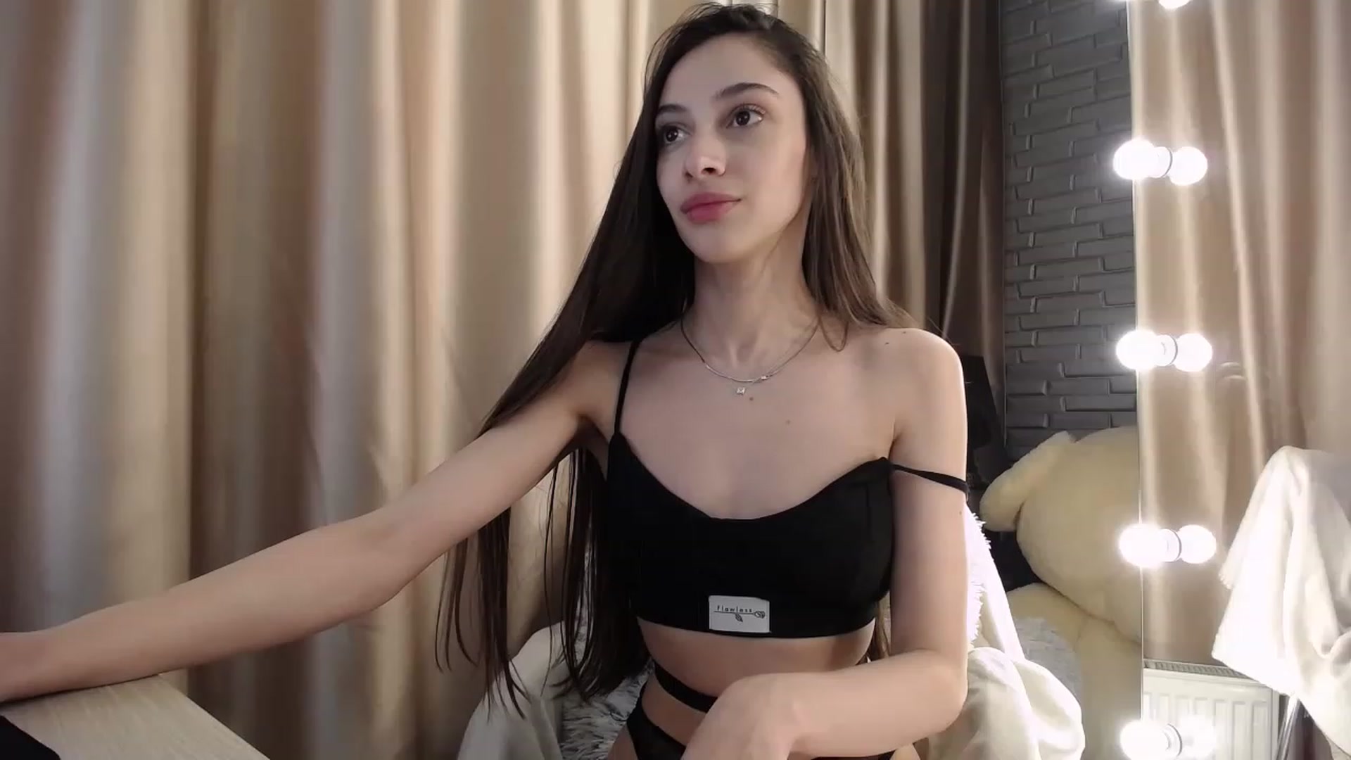 Gallery image thumbnail from Lea_Lexis's myfreecams stream on, 04/19/2023, 13:37 image 14 of 20