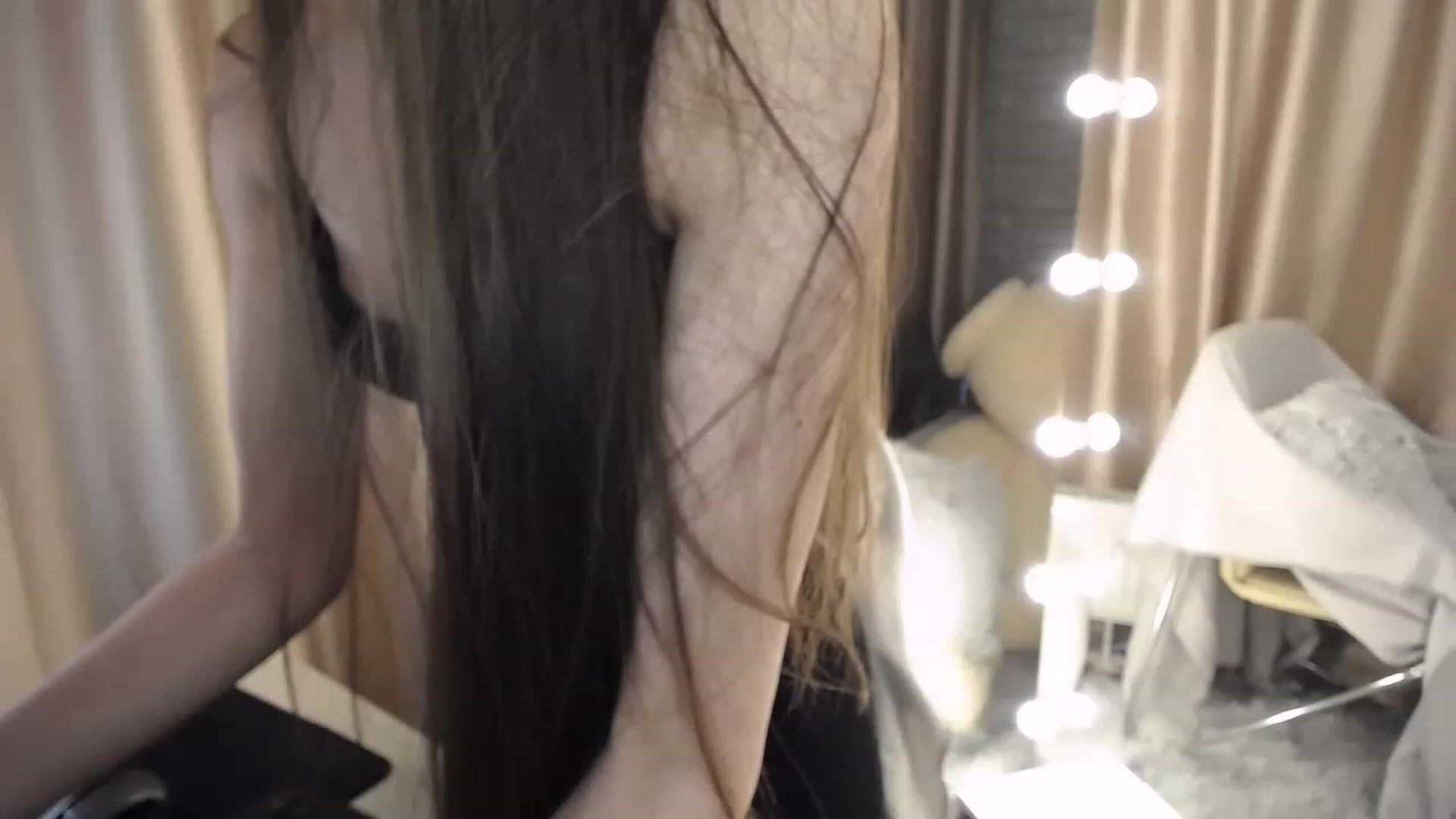 Gallery image thumbnail from Lea_Lexis's myfreecams stream on, 04/26/2023, 13:45 image 20 of 20