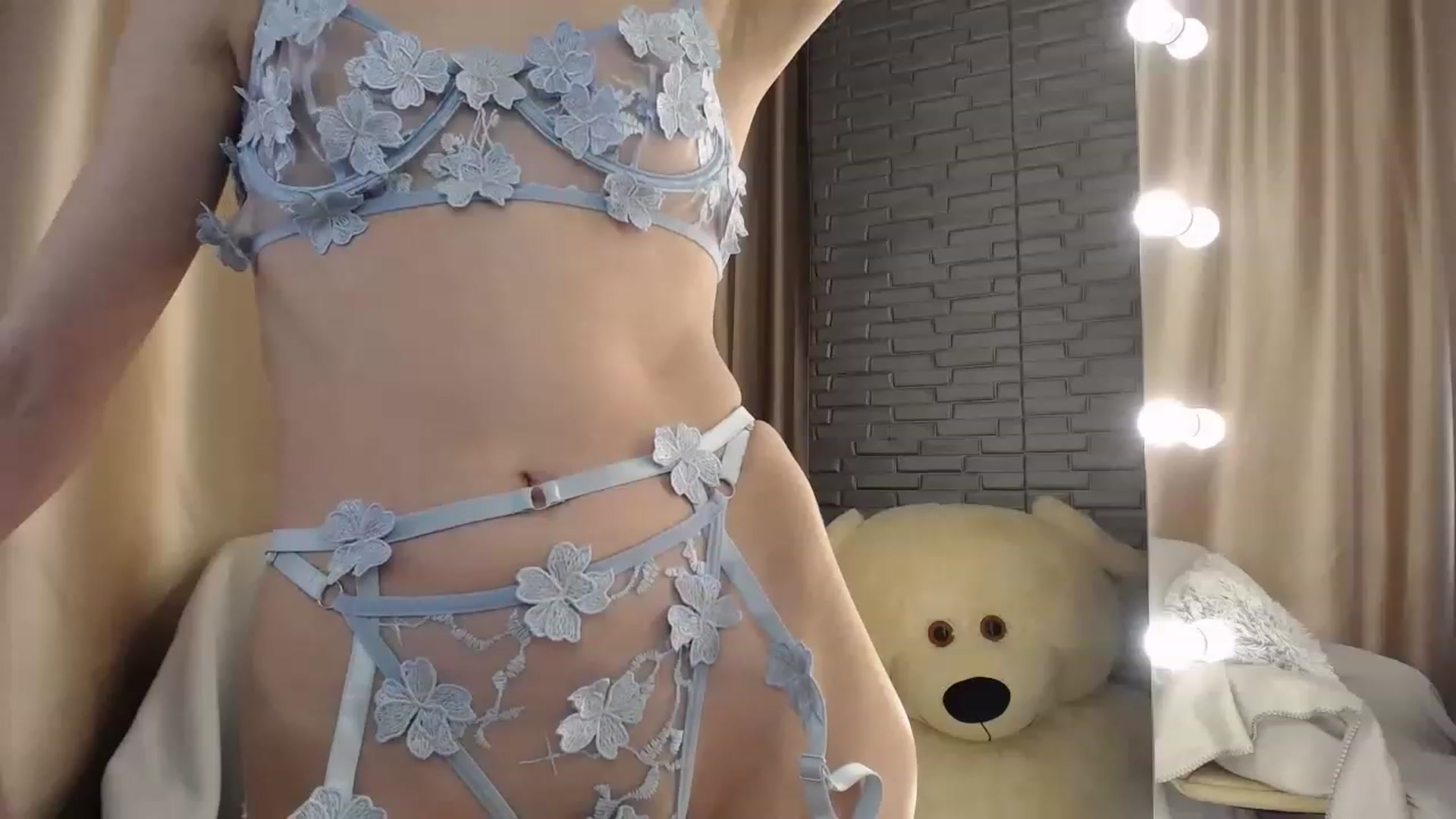 Gallery image thumbnail from Lea_Lexis's myfreecams stream on, 04/29/2023, 12:18 image 5 of 20