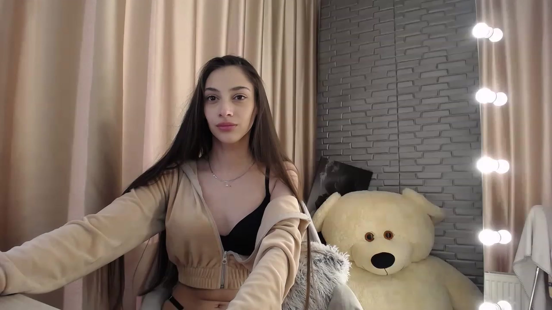Gallery image thumbnail from Lea_Lexis's myfreecams stream on, 05/02/2023, 11:58 image 5 of 20