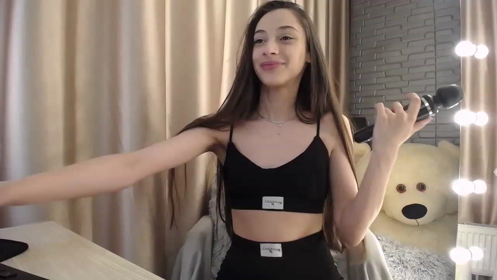 Gallery image thumbnail from Lea_Lexis's myfreecams stream on, 05/17/2023, 12:57 image 17 of 20