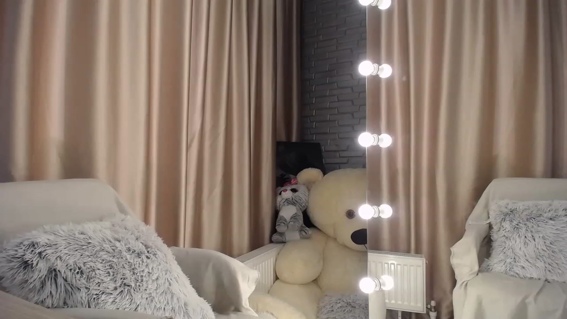 Gallery image thumbnail from Lea_Lexis's myfreecams stream on, 05/23/2023, 11:08 image 19 of 20