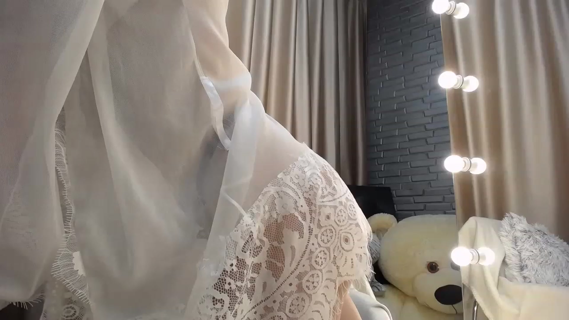 Gallery image thumbnail from Lea_Lexis's myfreecams stream on, 05/31/2023, 10:31 image 4 of 20