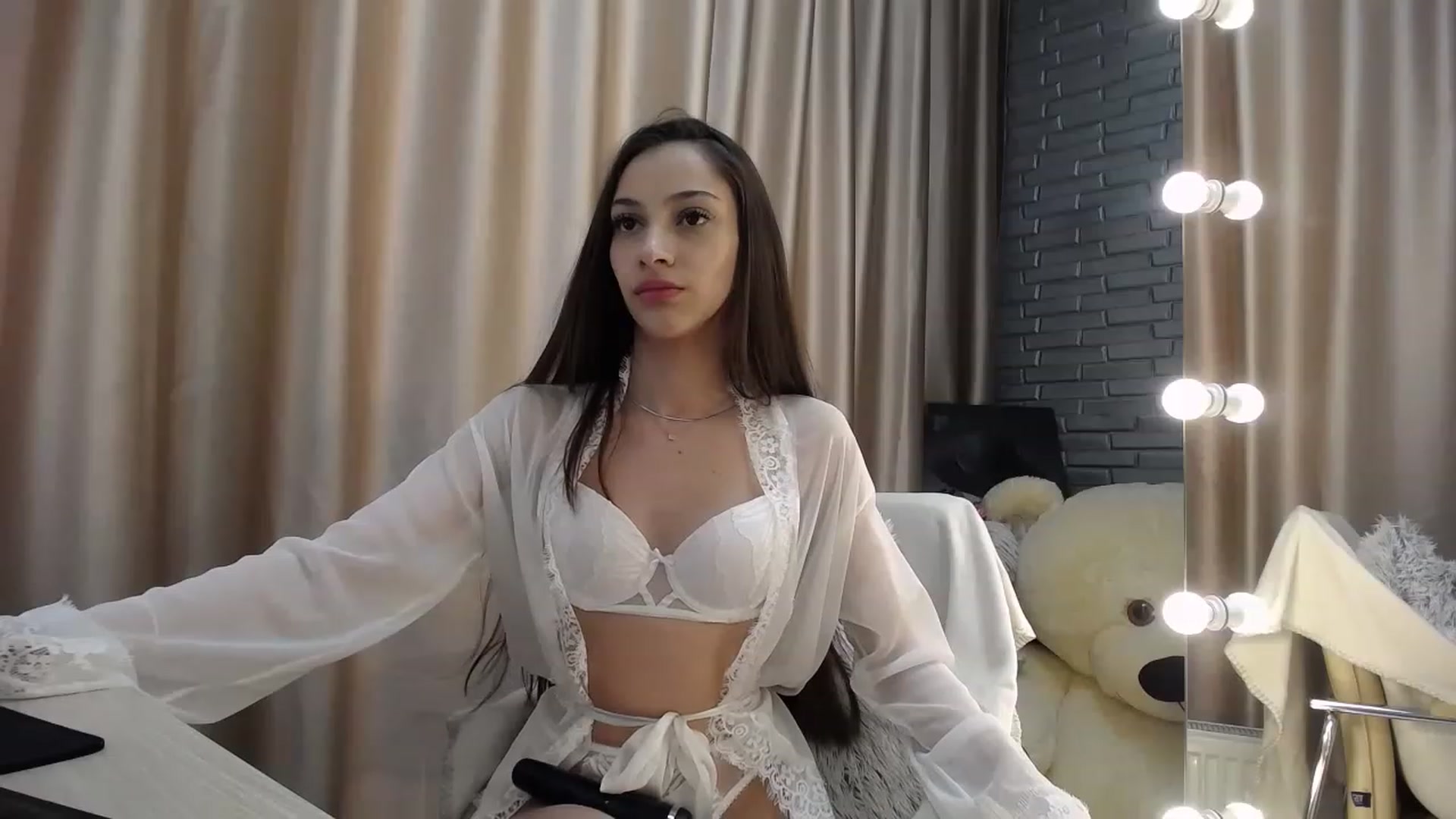 Gallery image thumbnail from Lea_Lexis's myfreecams stream on, 05/31/2023, 12:24 image 9 of 20