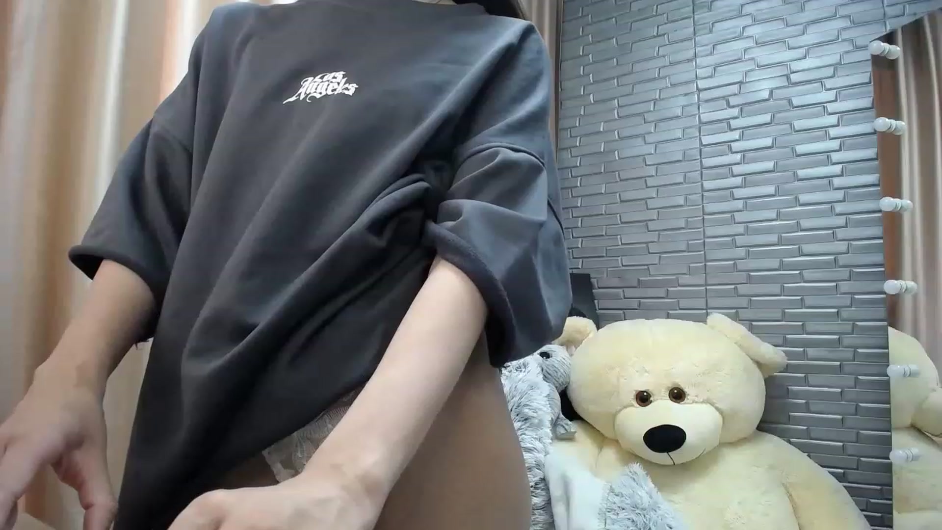 Gallery image thumbnail from Lea_Lexis's myfreecams stream on, 06/05/2023, 10:58 image 17 of 20