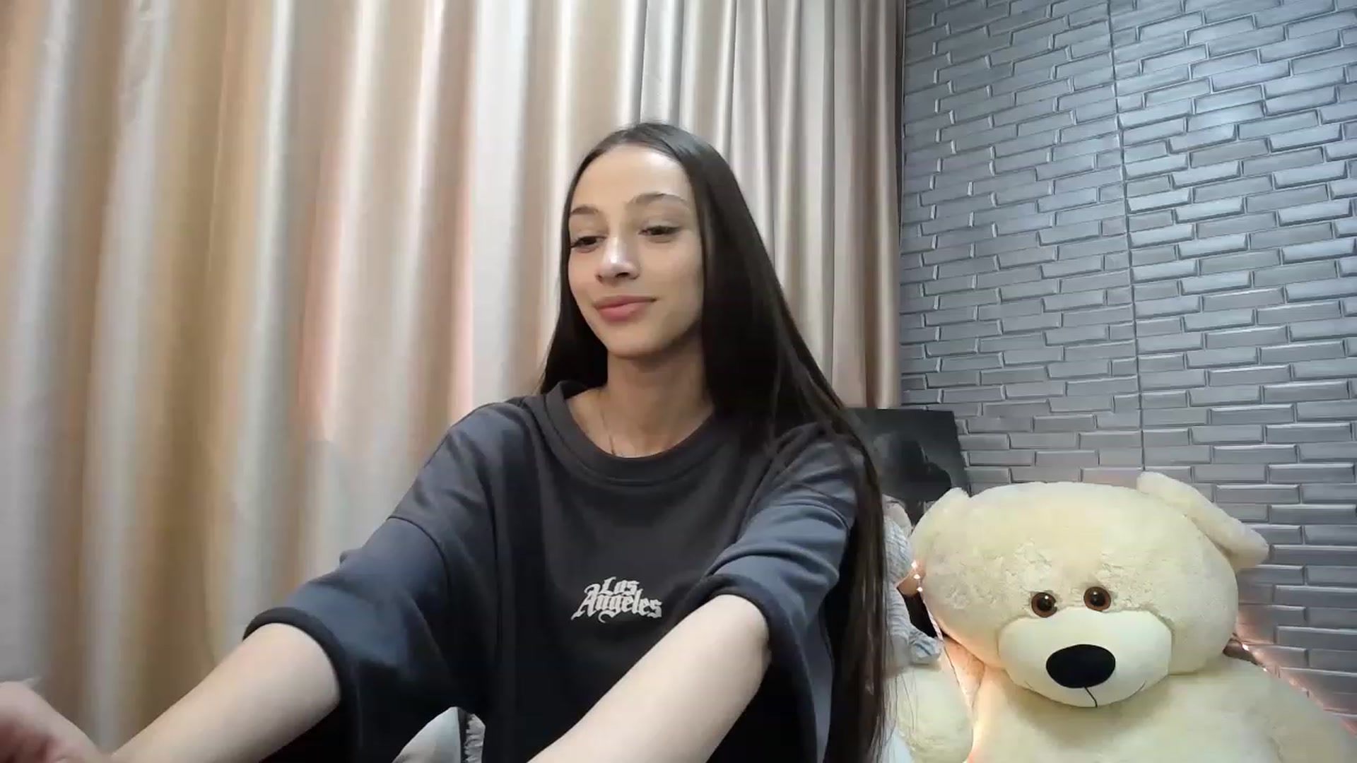 Gallery image thumbnail from Lea_Lexis's myfreecams stream on, 06/09/2023, 13:00 image 19 of 20
