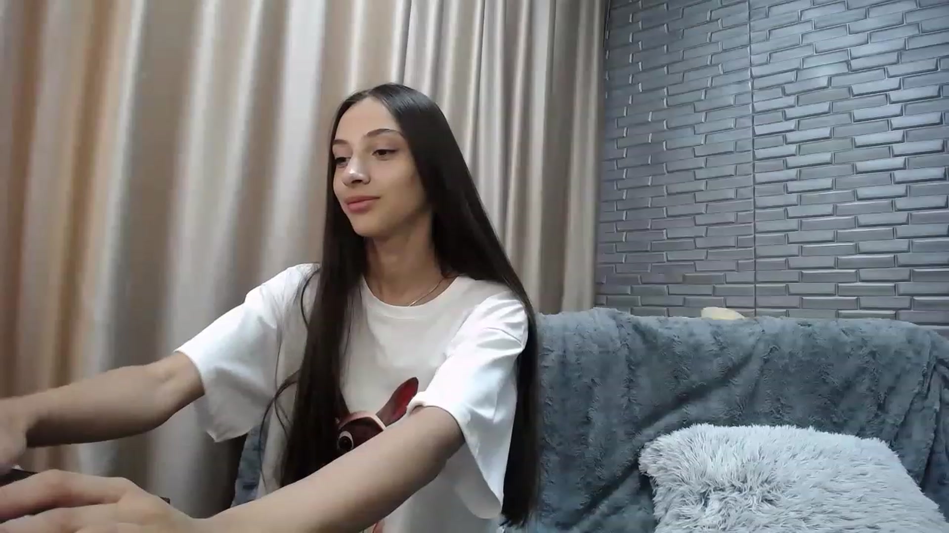 Gallery image thumbnail from Lea_Lexis's myfreecams stream on, 07/24/2023, 13:36 image 17 of 20
