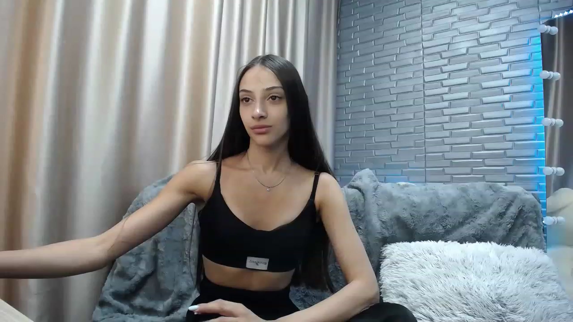 Gallery image thumbnail from Lea_Lexis's myfreecams stream on, 07/29/2023, 12:23 image 4 of 20