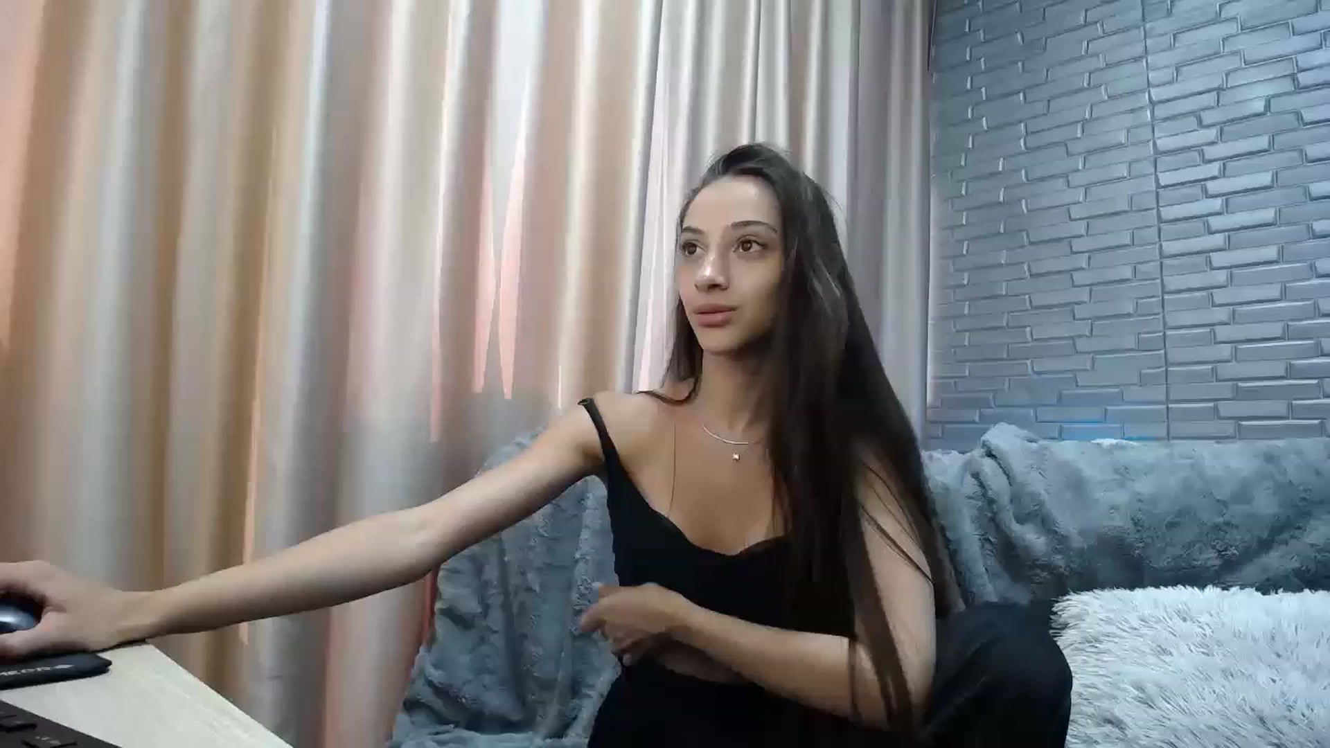 Gallery image thumbnail from Lea_Lexis's myfreecams stream on, 07/29/2023, 12:23 image 17 of 20