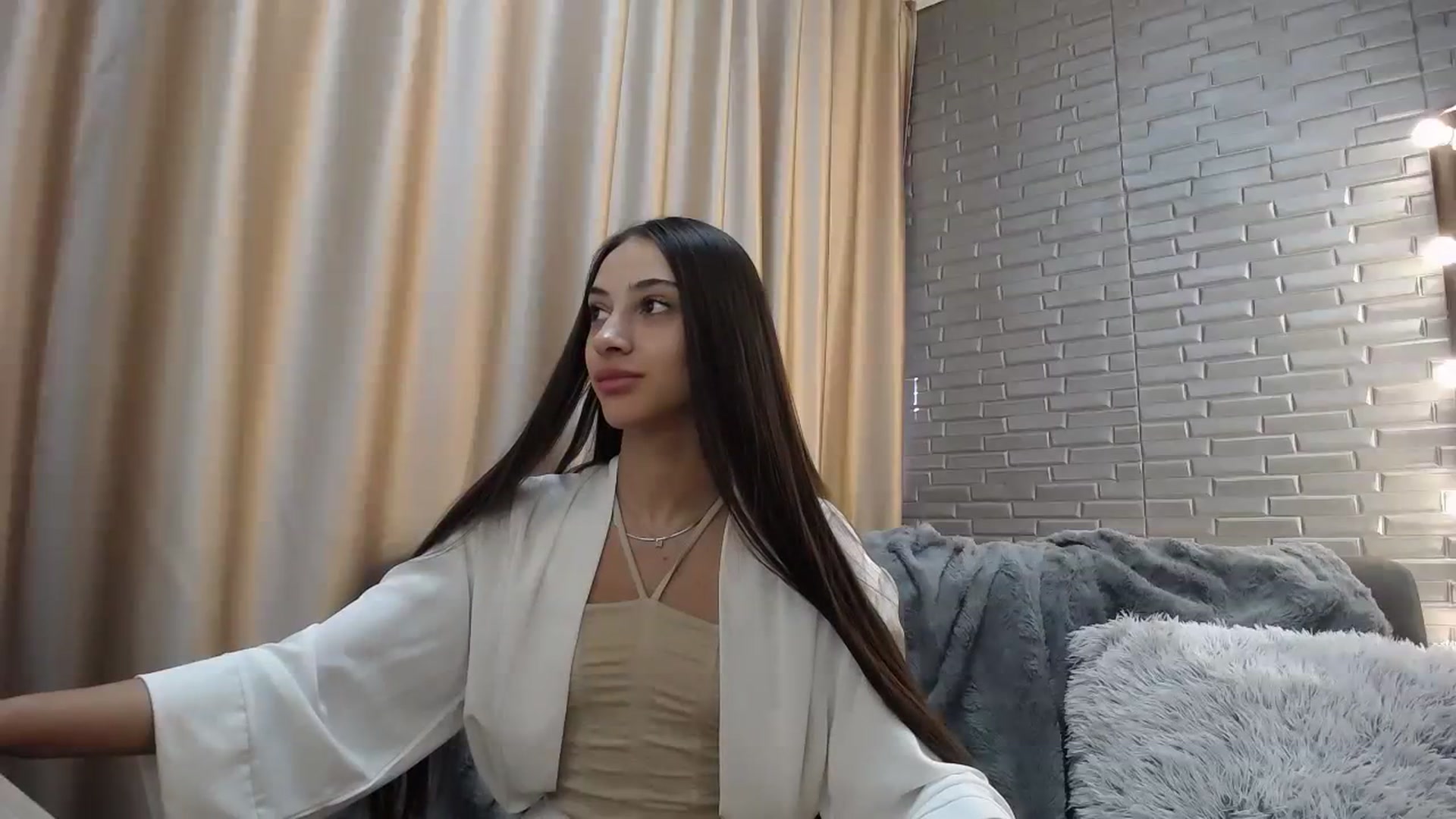 Gallery image thumbnail from Lea_Lexis's myfreecams stream on, 07/31/2023, 10:36 image 6 of 20