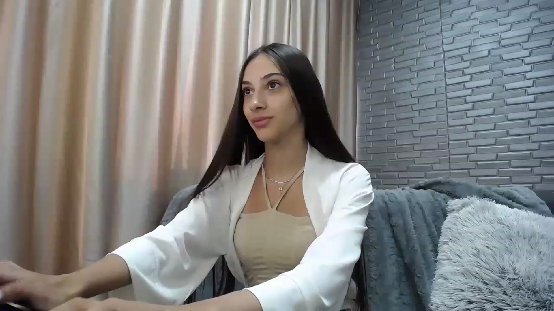 Gallery image thumbnail from Lea_Lexis's myfreecams stream on, 07/31/2023, 12:04 image 18 of 20
