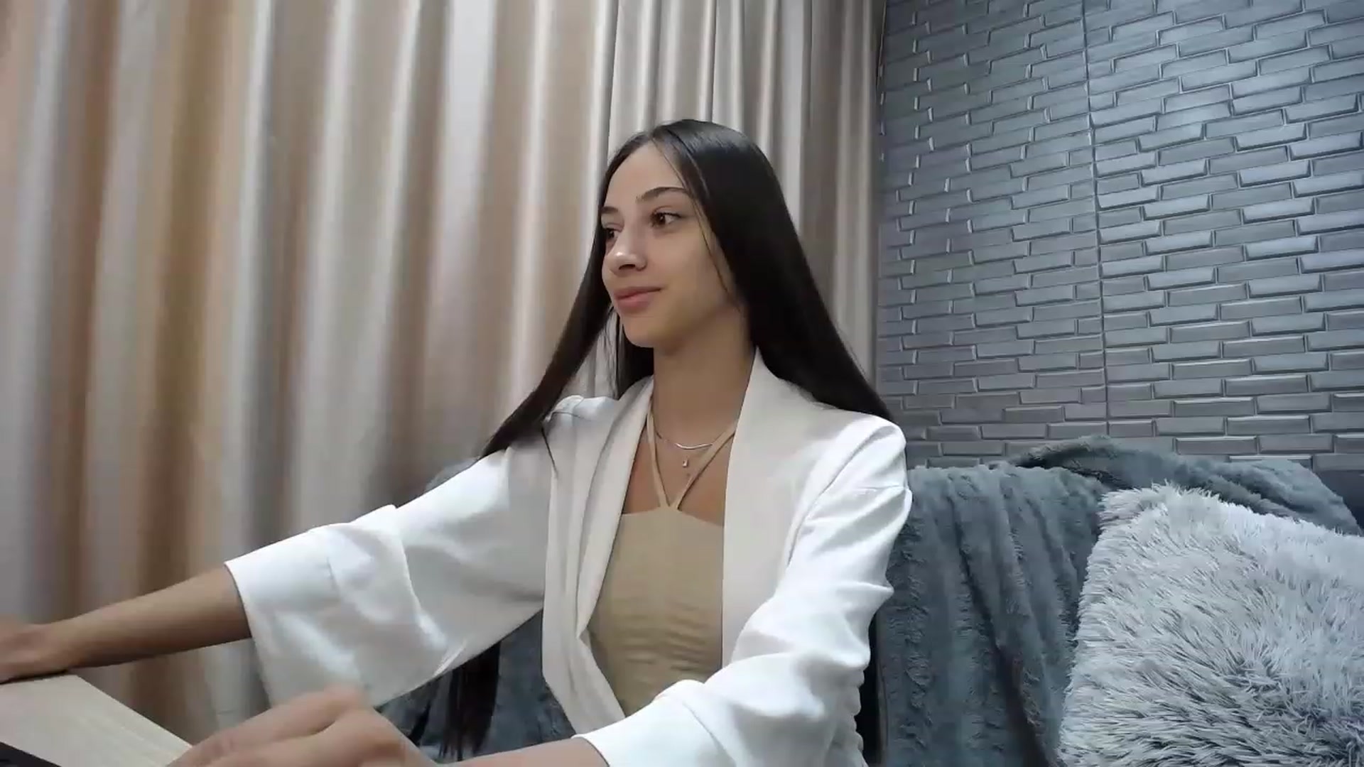 Gallery image thumbnail from Lea_Lexis's myfreecams stream on, 07/31/2023, 12:04 image 13 of 20
